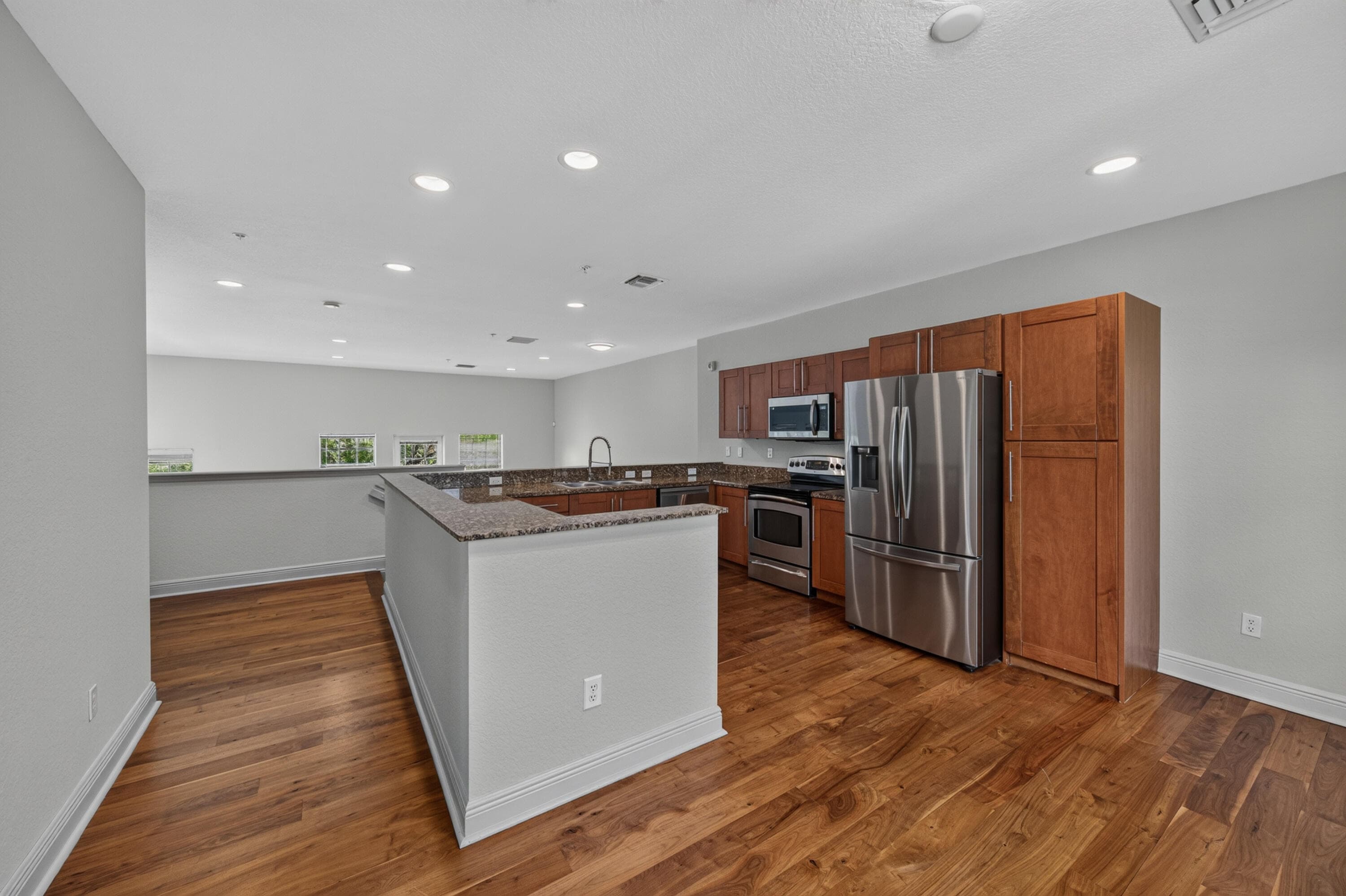 2700 NE 8th Avenue, Wilton Manors, FL 33334 — photo 8 of 64