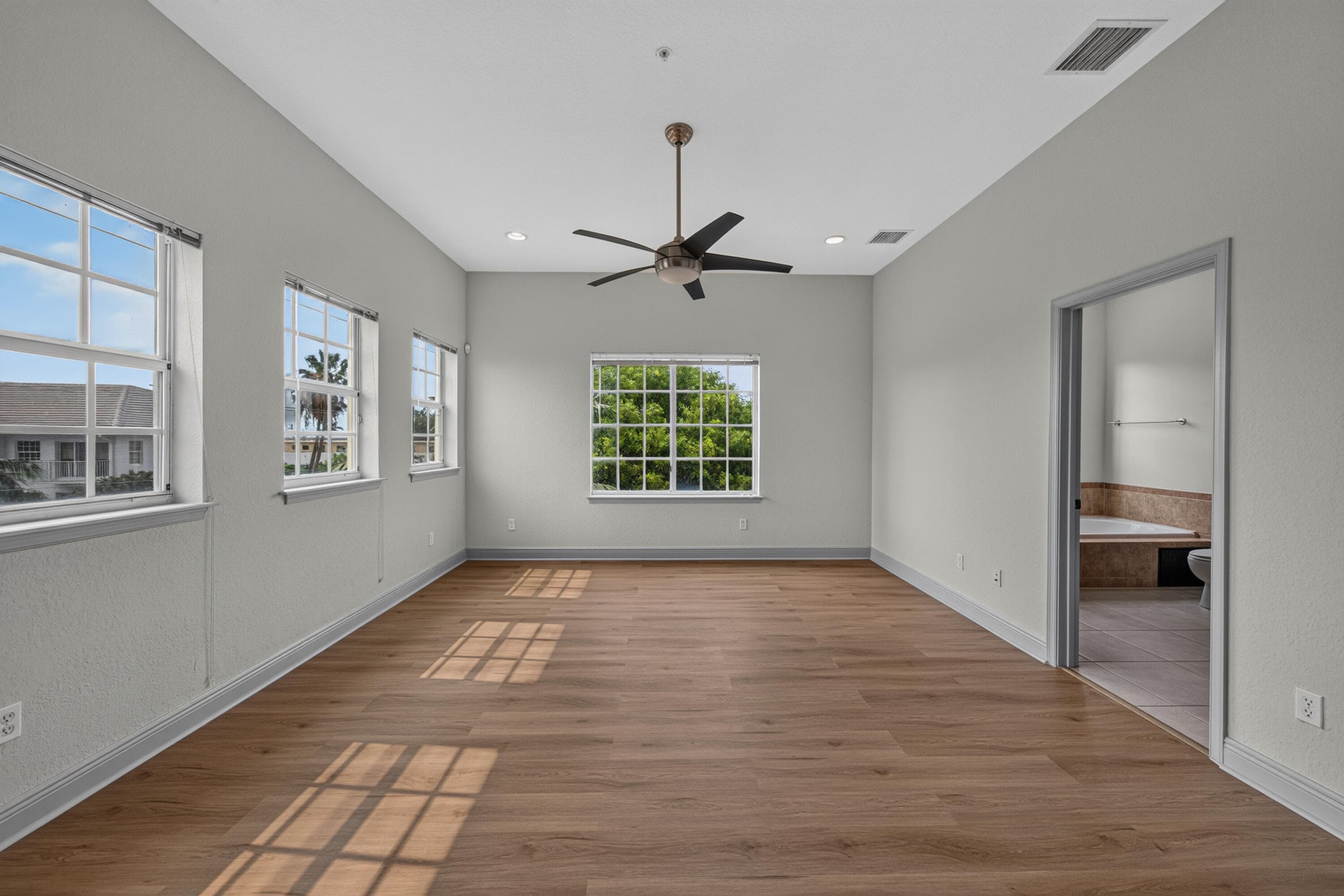 2700 NE 8th Avenue, Wilton Manors, FL 33334 — photo 12 of 64