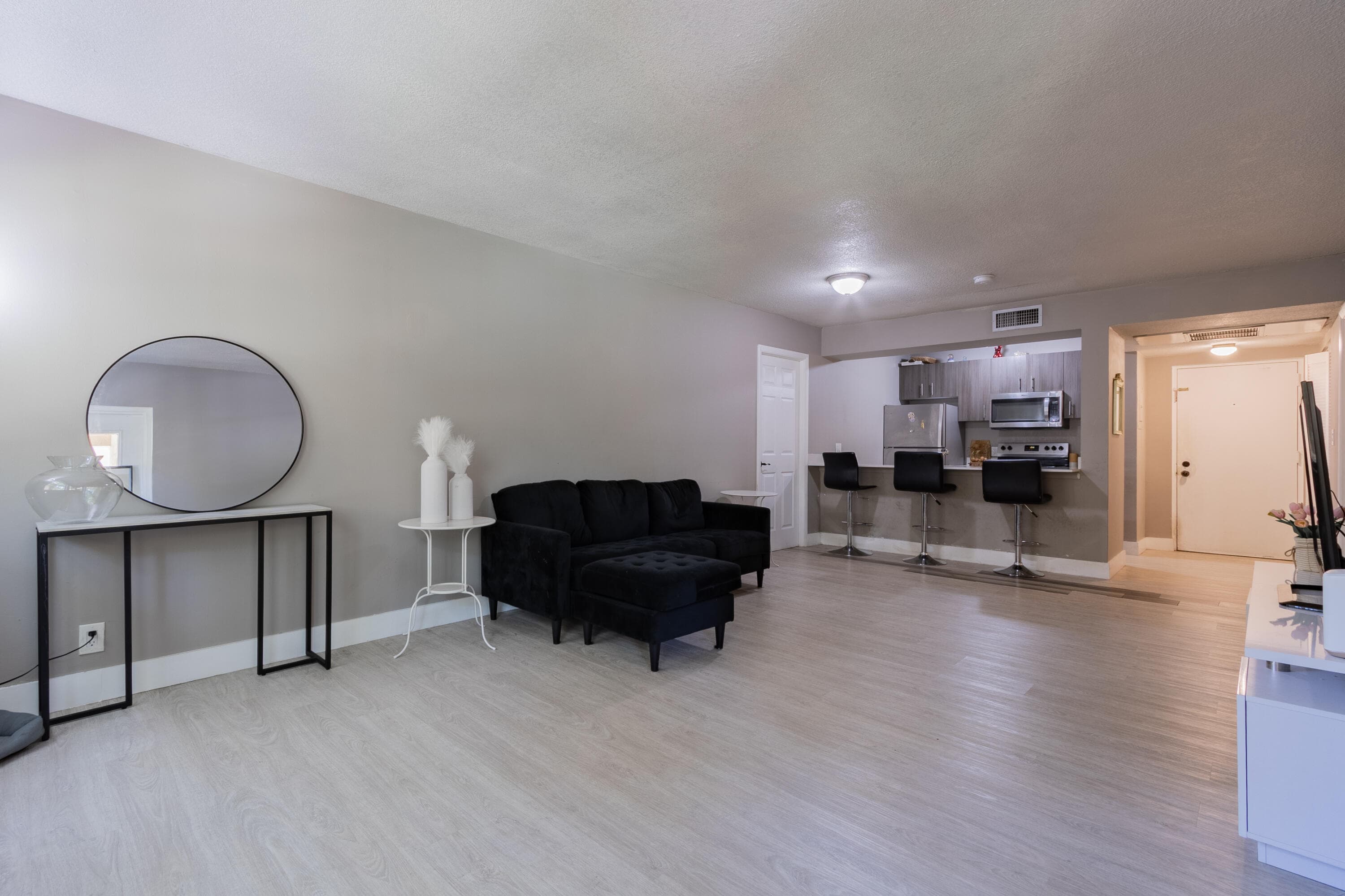 8100 Geneva Court 238, Doral, FL 33166 — photo 5 of 23