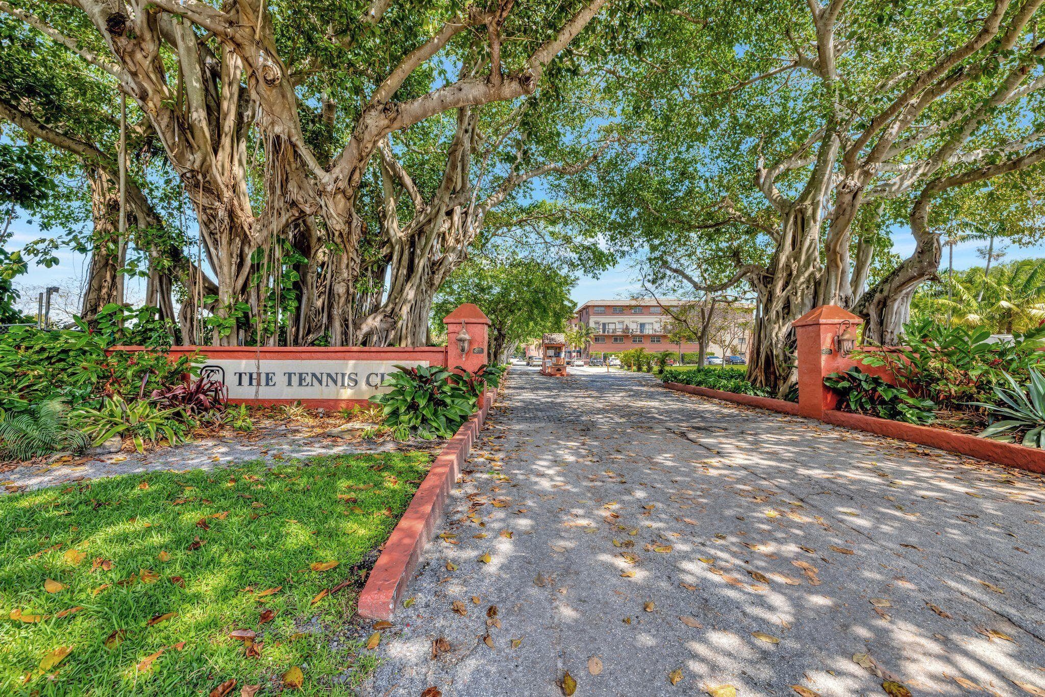 660 Tennis Club Drive 303, Fort Lauderdale, FL 33311 — photo