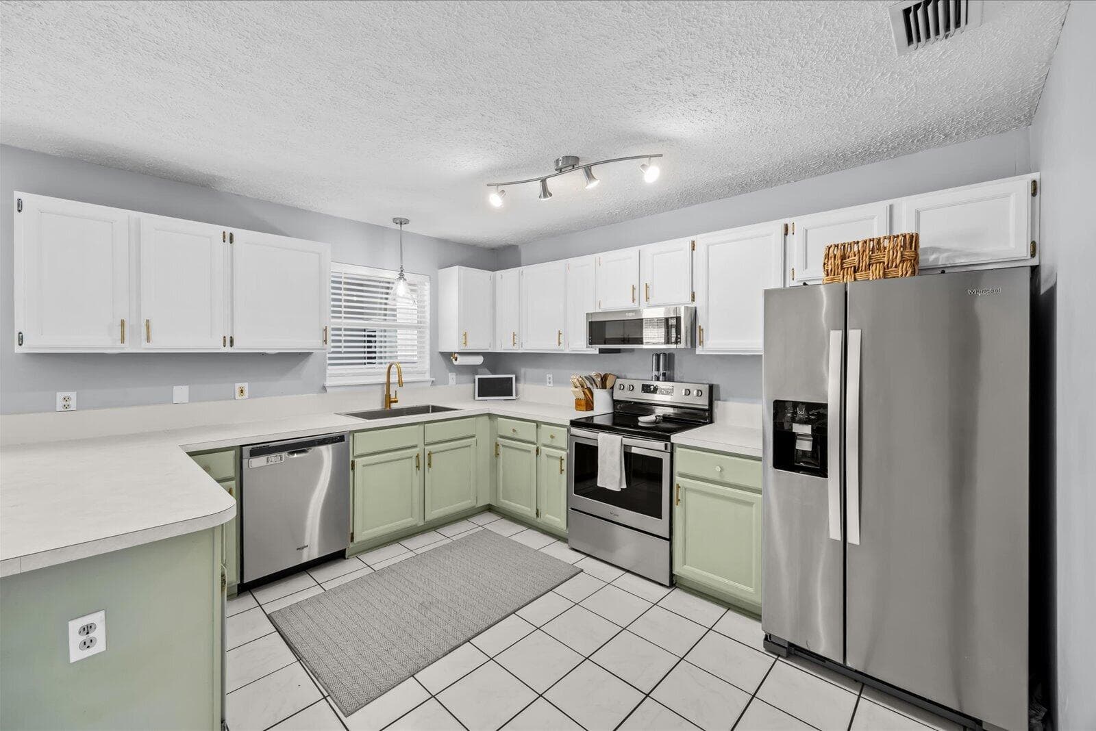 2920 SE Cypress Street, Stuart, FL 34997 — photo 11 of 38