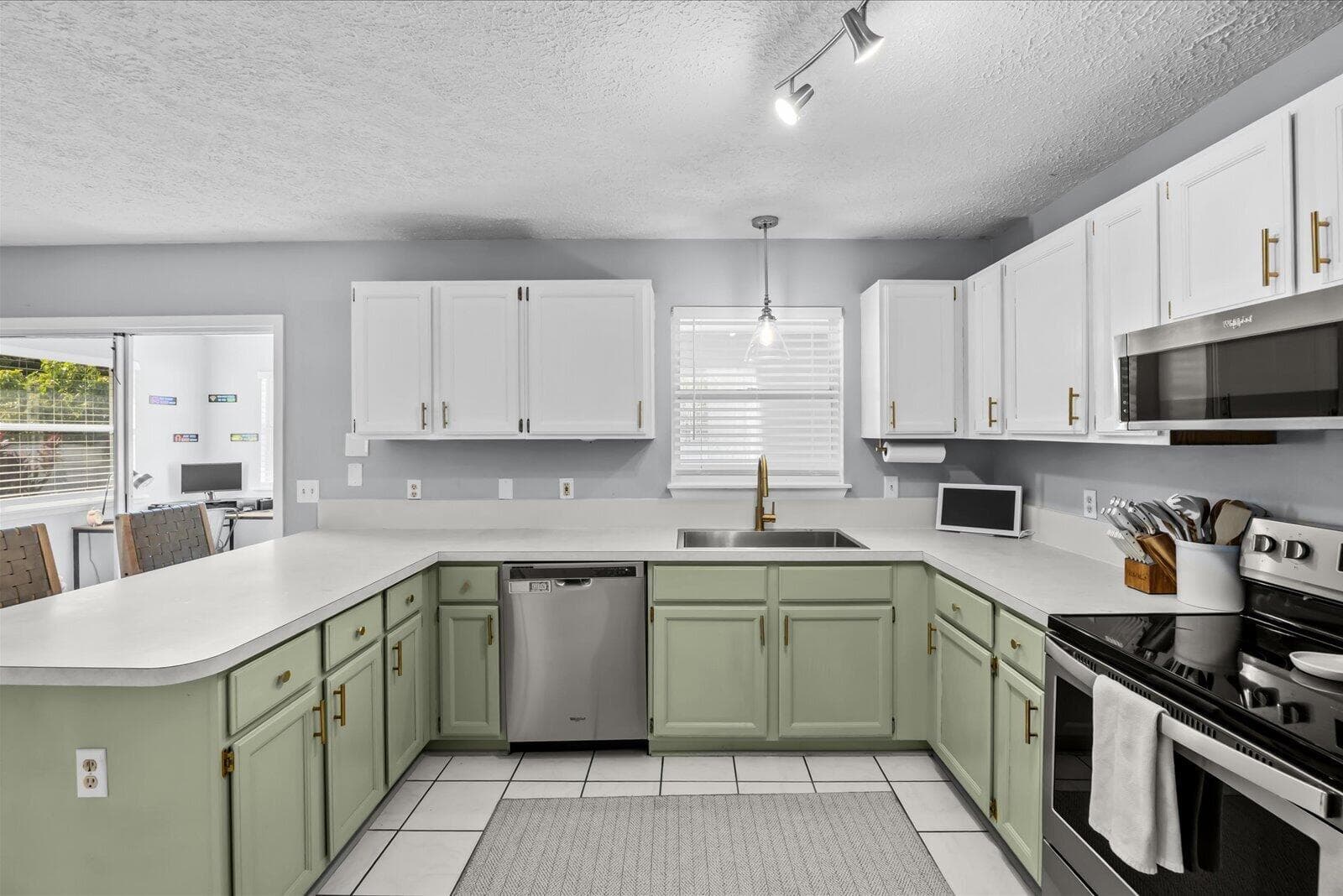 2920 SE Cypress Street, Stuart, FL 34997 — photo 12 of 38