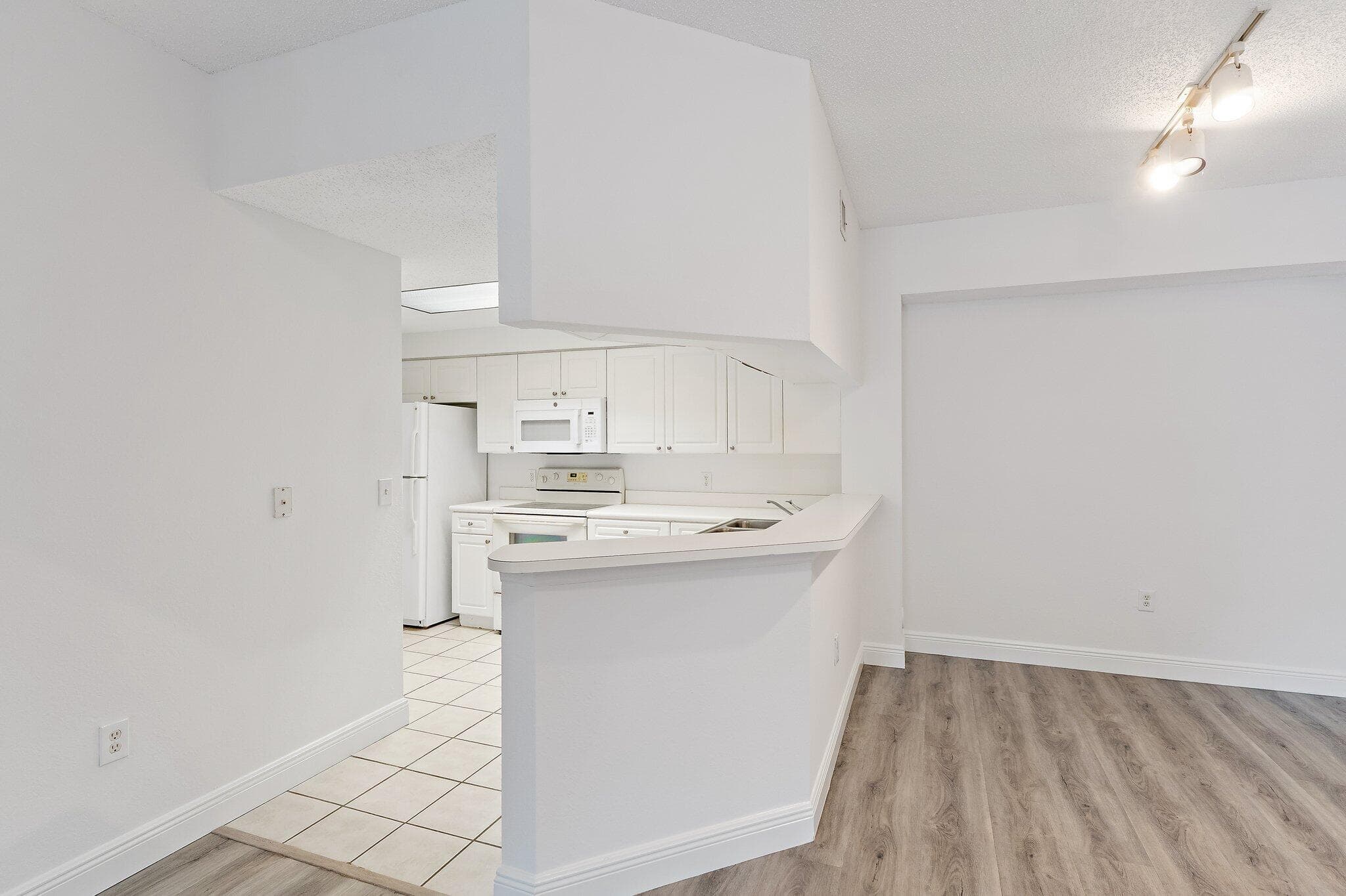 2730 Anzio Court 106, Palm Beach Gardens, FL 33410 — photo 12 of 38