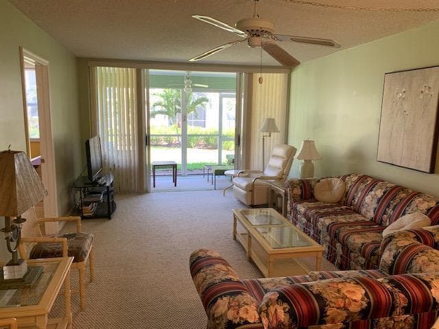 Condominium in Boynton Beach — photo 18 of 28