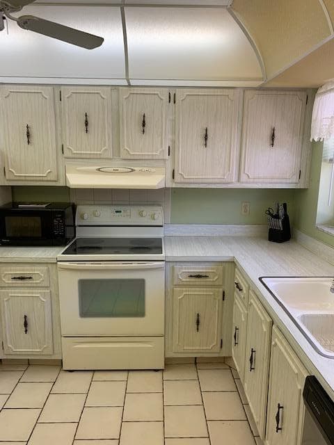 Condominium in Boynton Beach — photo 27 of 28