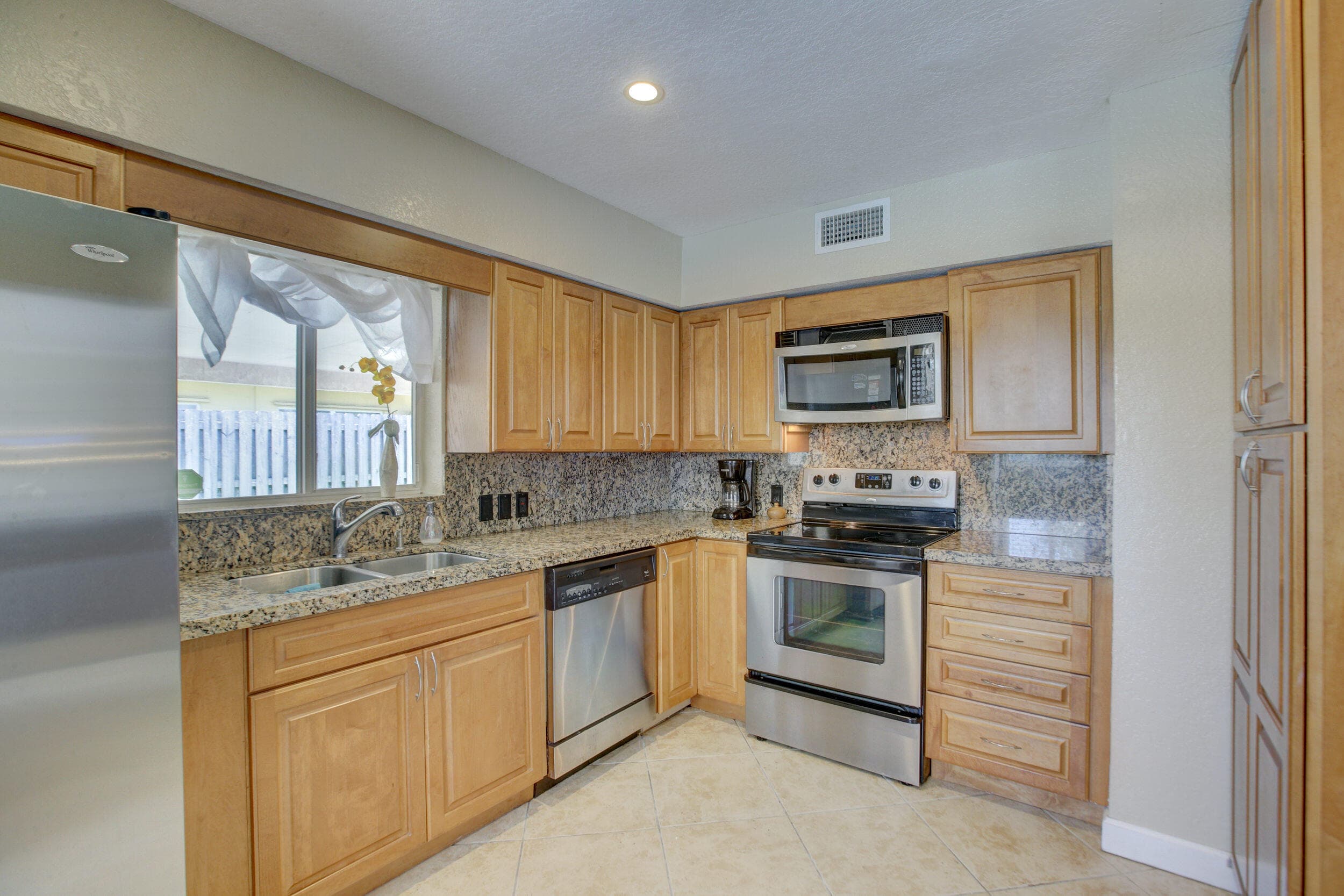 808 SE 13 Court, Deerfield Beach, FL 33441 — photo 15 of 42