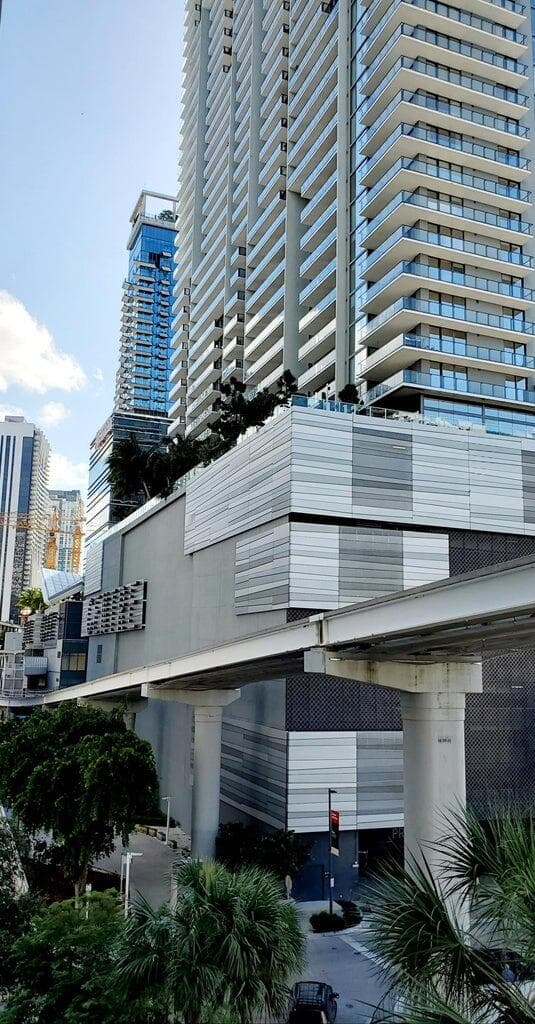 31 SE 6th Street 602, Miami, FL 33131 — photo 19 of 39