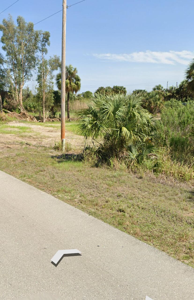 2807 W 24th Street W, Lehigh Acres, FL 33971 — photo 4 of 4