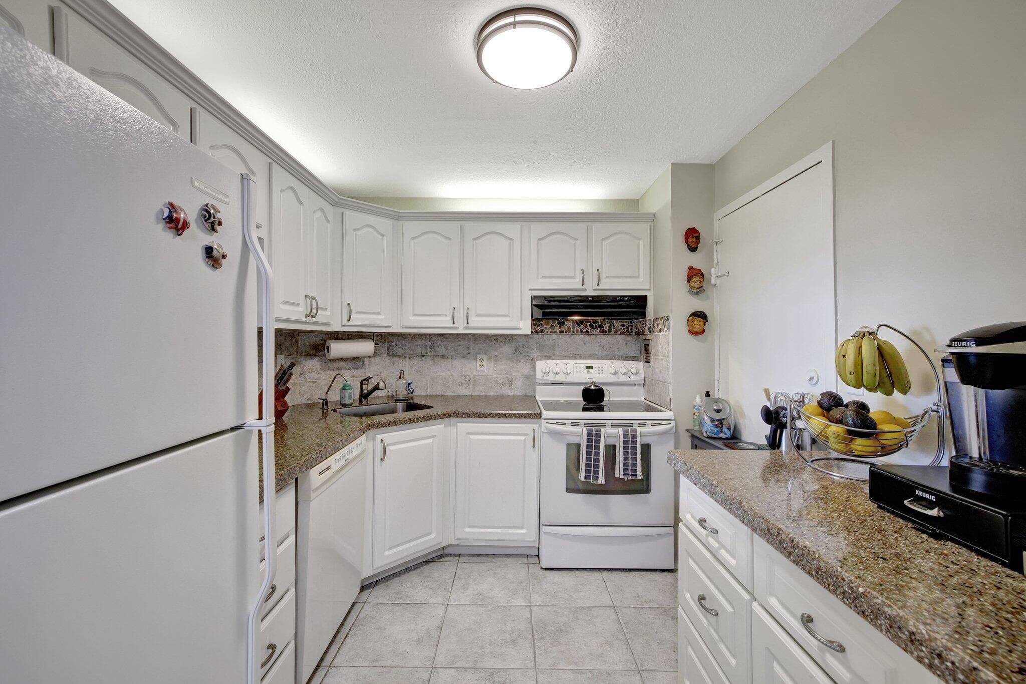 3015 N Ocean Boulevard 17b, Fort Lauderdale, FL 33308 — photo 11 of 46