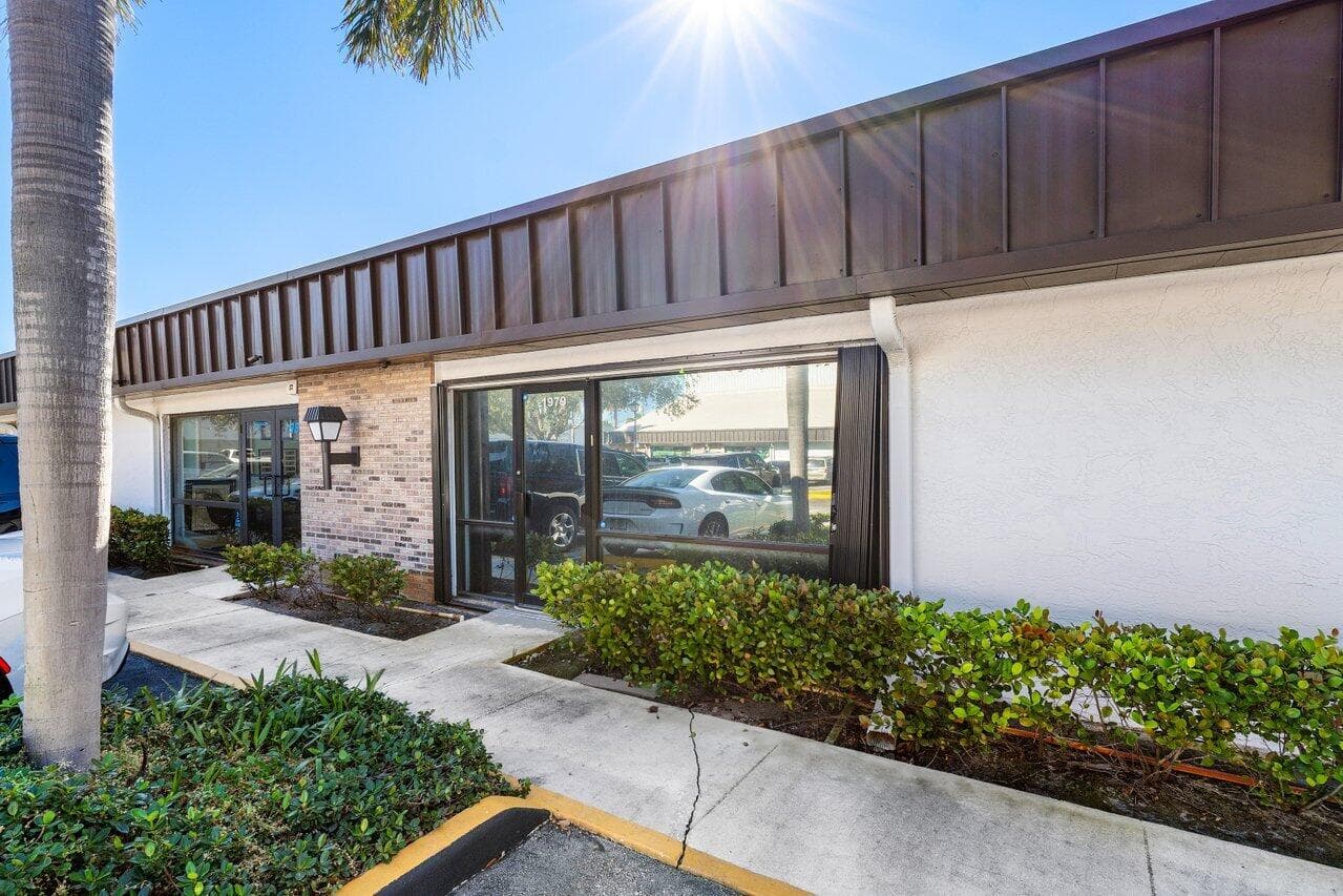 1979 10th Avenue N, Lake Worth Beach, FL 33461 — photo 4 of 15