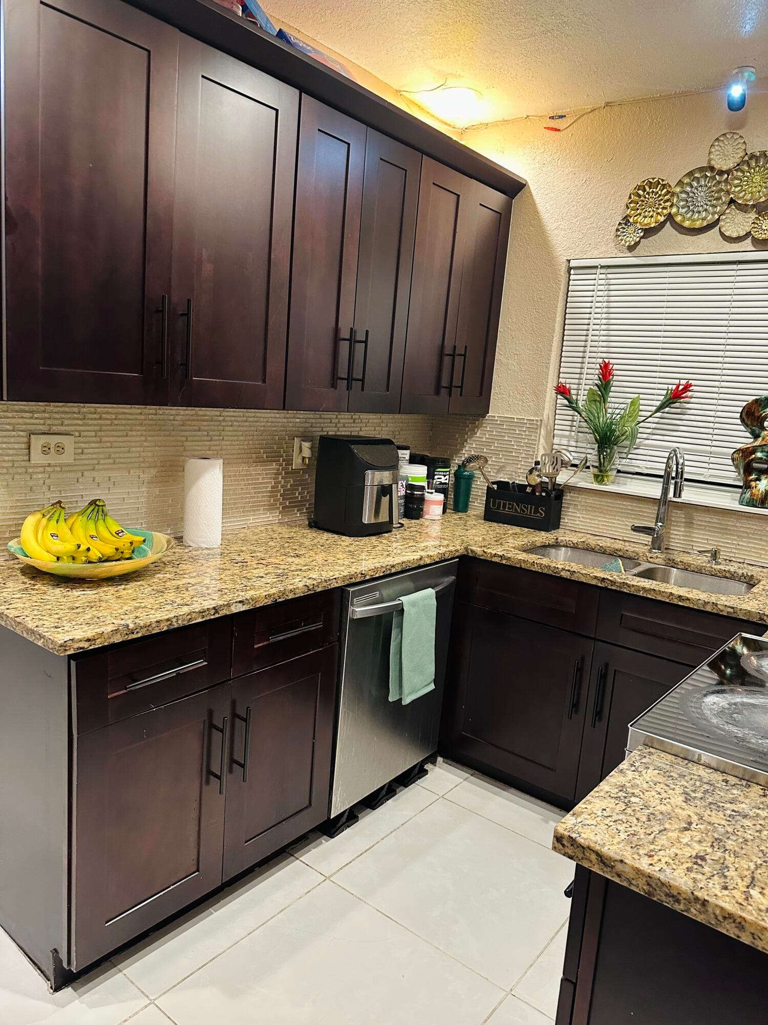 833 Briggs Street Street, West Palm Beach, FL 33405 — photo 15 of 71