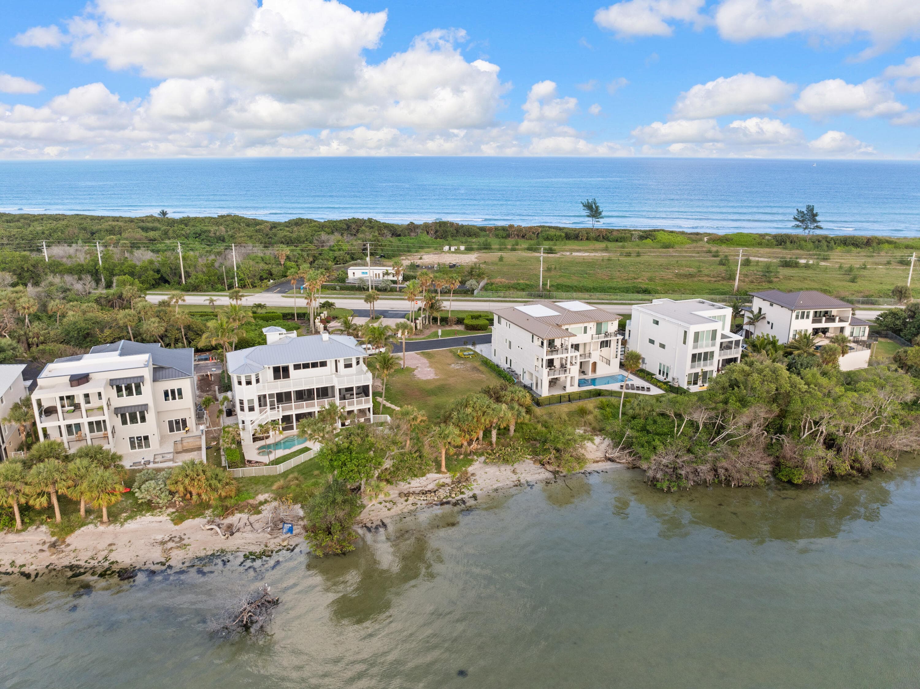 7671 Pelican Pointe Drive, Jensen Beach, FL 34957 — photo 5 of 15