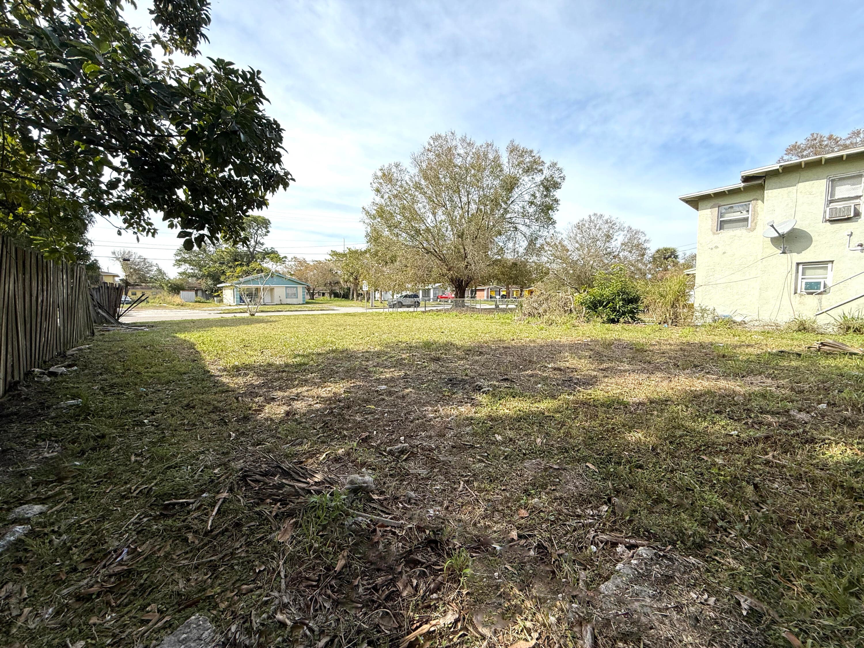 804 N 22nd Street, Fort Pierce, FL 34950 — photo 3 of 5