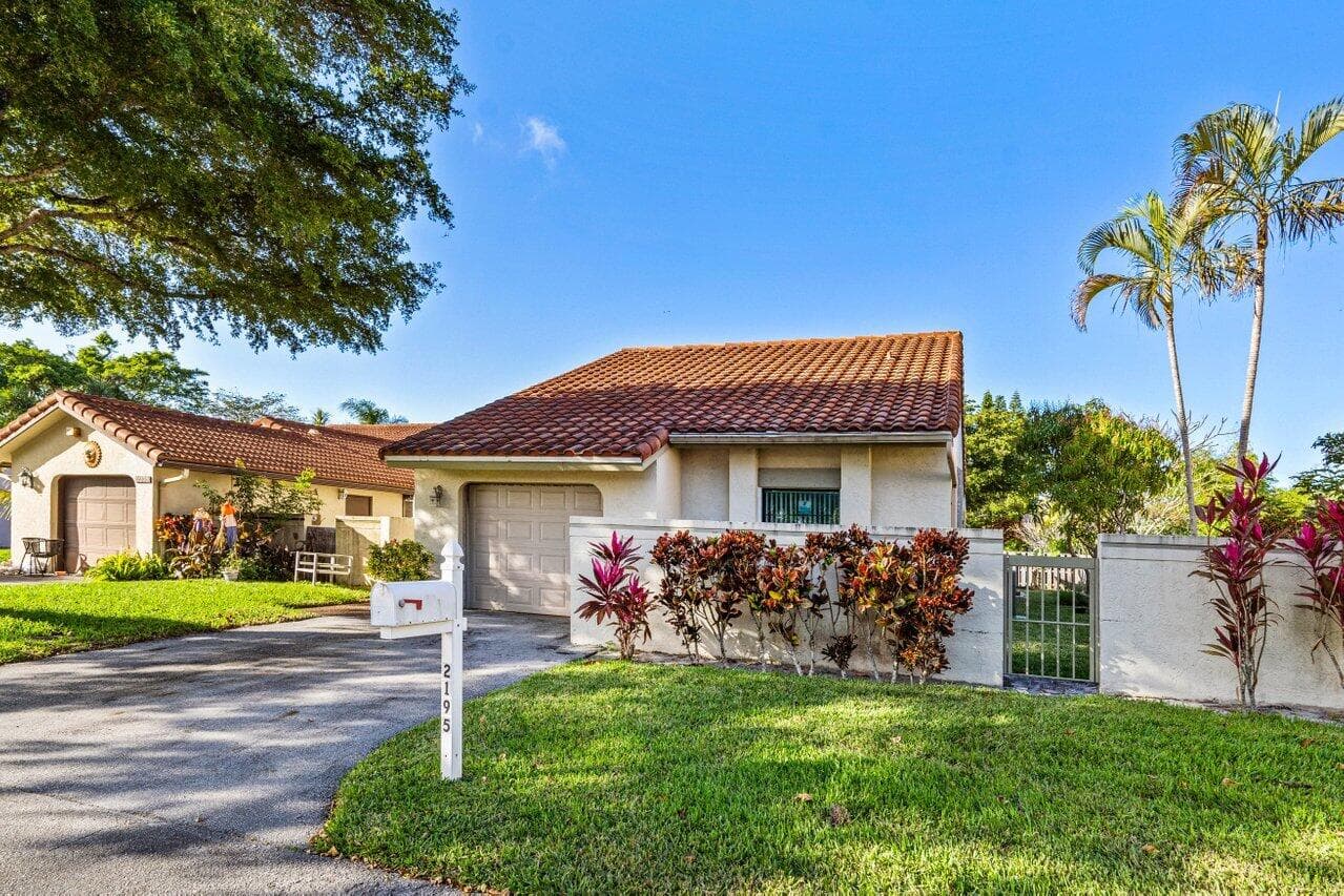 2195 NW 14th Street, Delray Beach, FL 33445 — photo 4 of 44