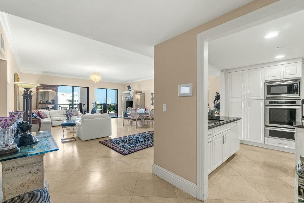 200 E Palmetto Park Road 808, Boca Raton, FL 33432 — photo 2 of 36