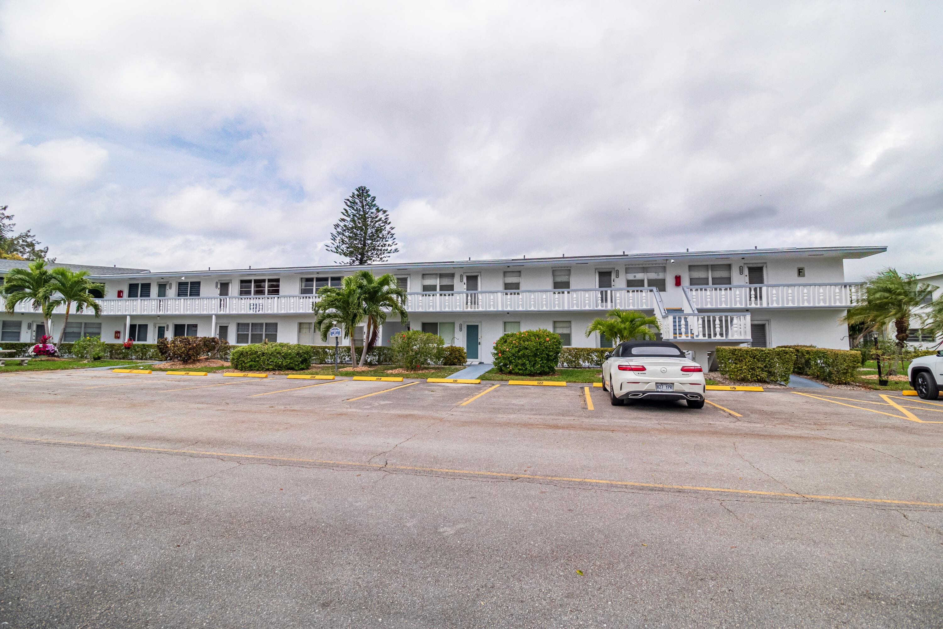 120 Northampton F, West Palm Beach, FL 33417 — photo 3 of 28