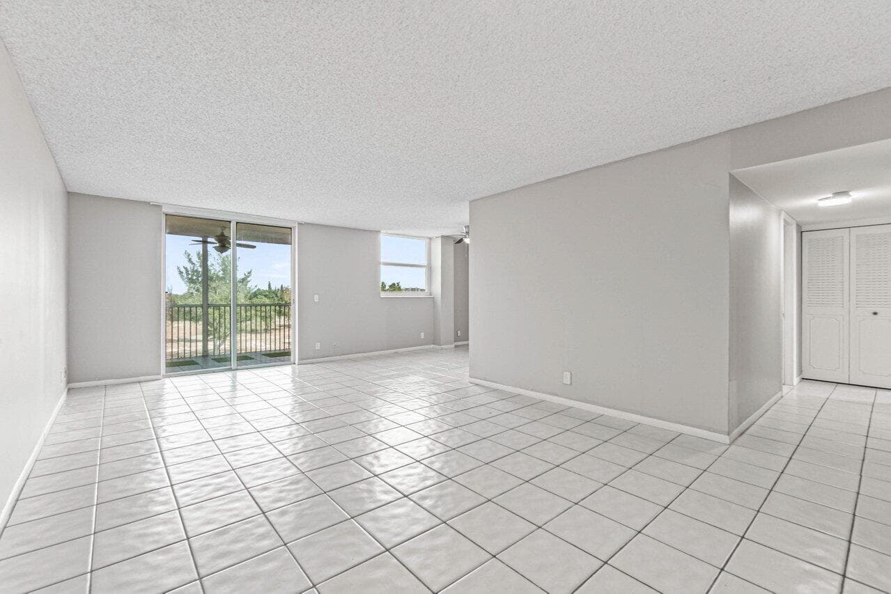 5700 NW 2nd Avenue 401, Boca Raton, FL 33487 — photo 20 of 30