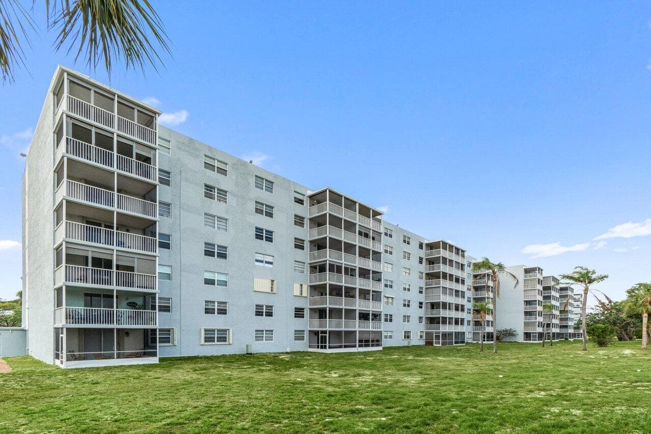 5700 NW 2nd Avenue 401, Boca Raton, FL 33487 — photo 29 of 30