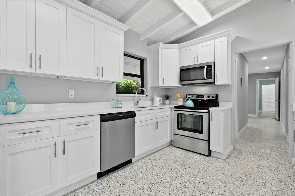 18 Adams Road, Ocean Ridge, FL 33435 — photo 7 of 71