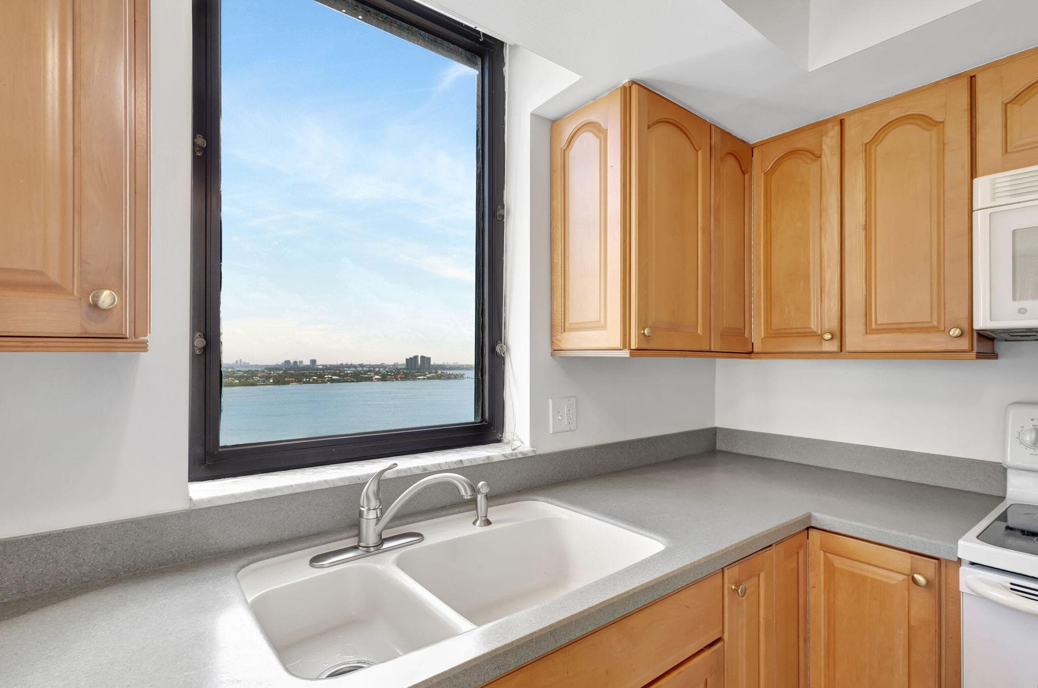 5380 N Ocean Drive 15 A, Singer Island, FL 33404 — photo 28 of 105