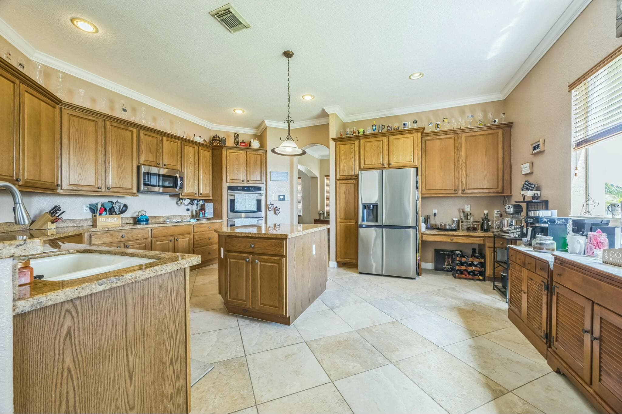 694 Cresta Circle, West Palm Beach, FL 33413 — photo 11 of 40