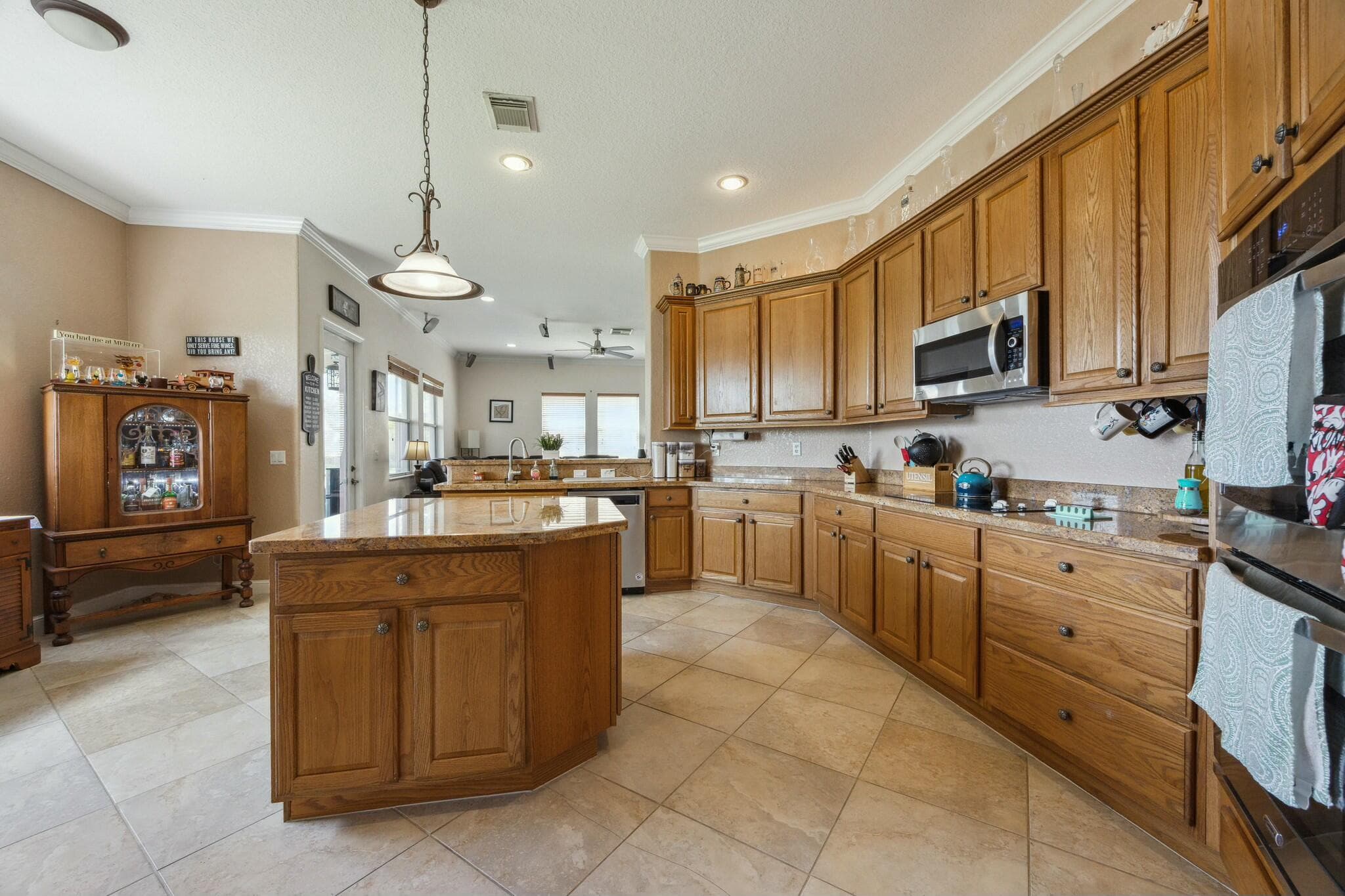 694 Cresta Circle, West Palm Beach, FL 33413 — photo 9 of 40