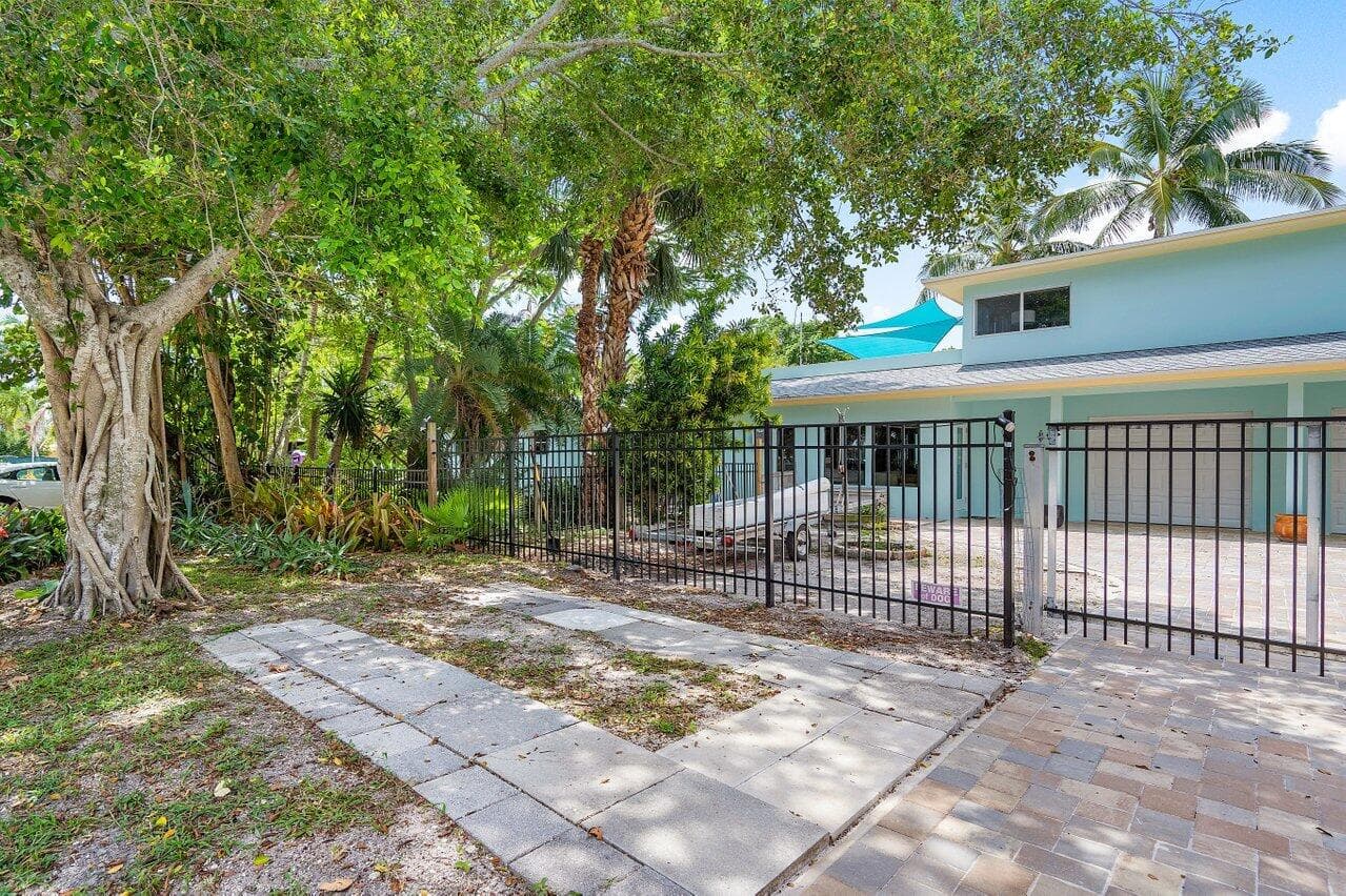 300 SE 7th Avenue, Delray Beach, FL 33483 — photo 2 of 33