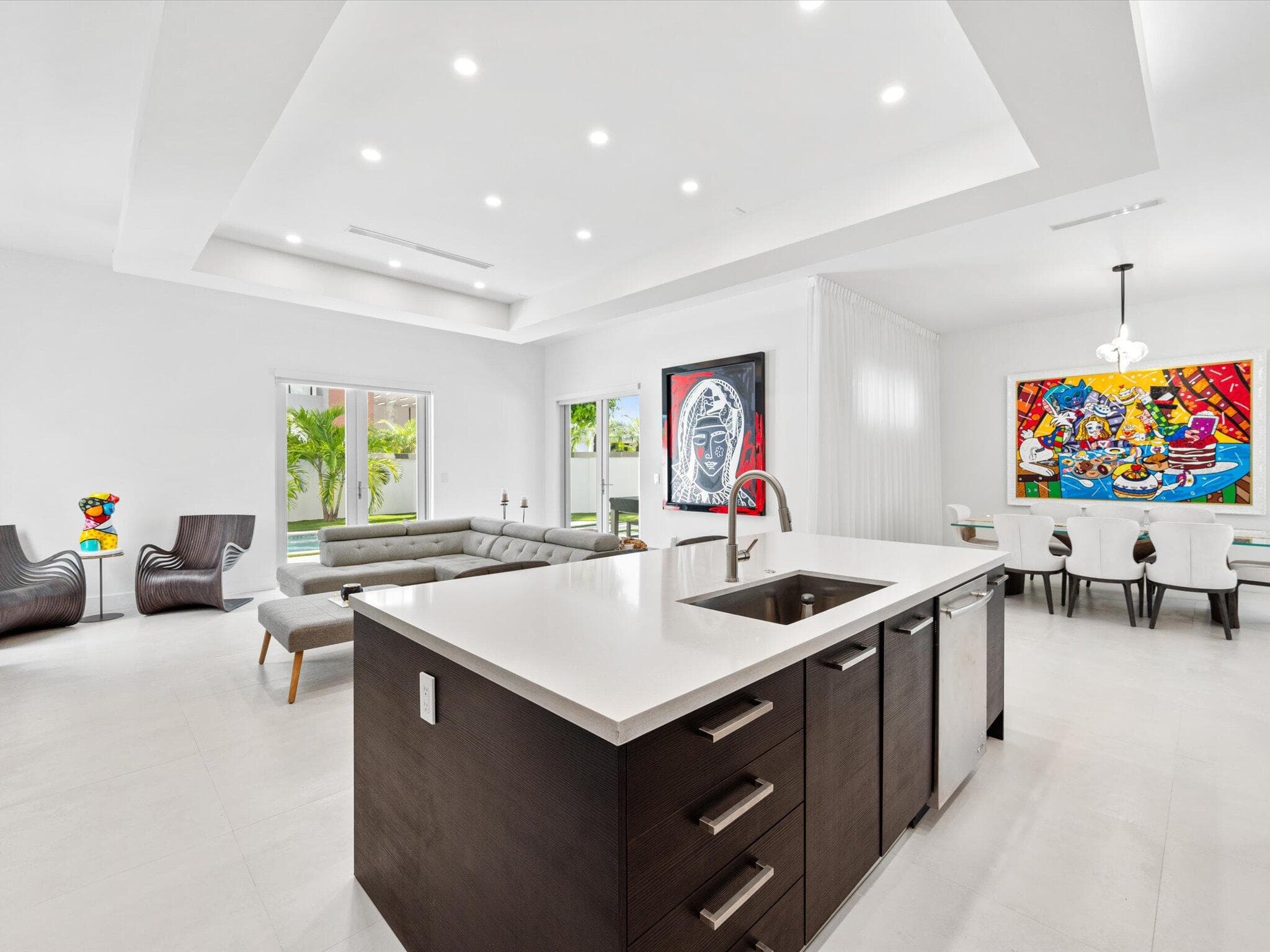 8405 NW 34th Drive, Doral, FL 33122 — photo 10 of 42