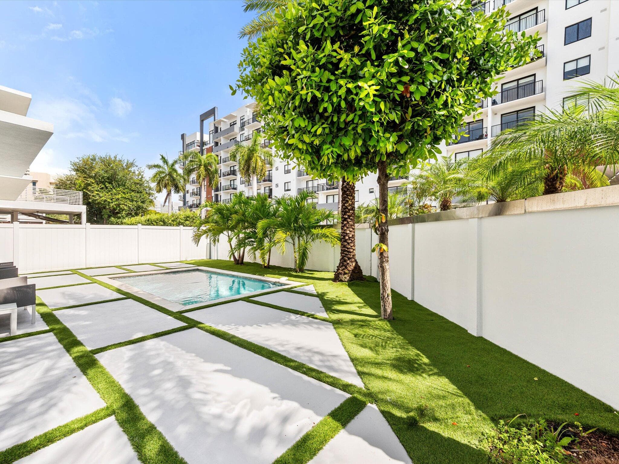8405 NW 34th Drive, Doral, FL 33122 — photo 18 of 42