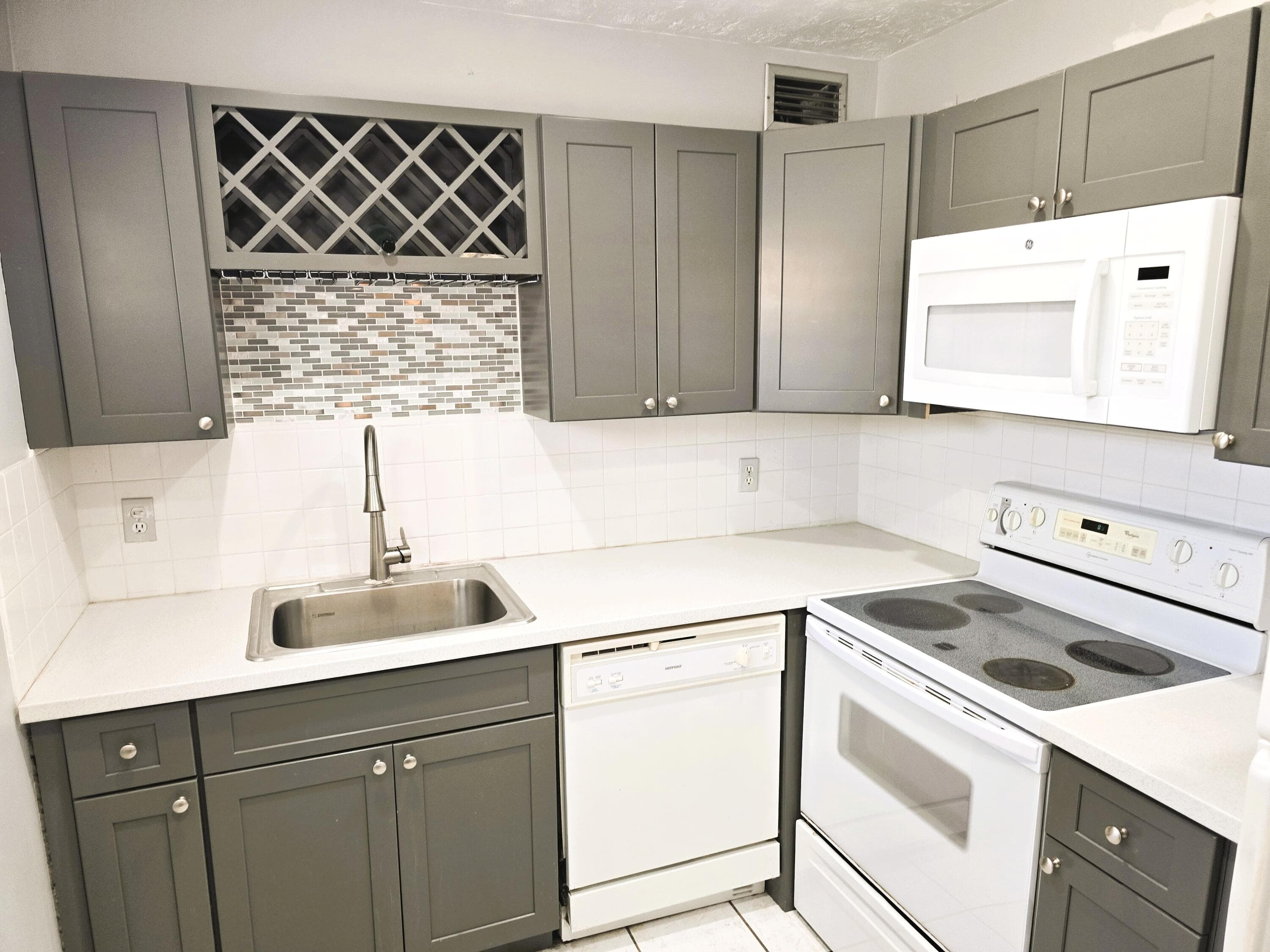 89 Saxony B B, Delray Beach, FL 33446 — photo 1 of 27