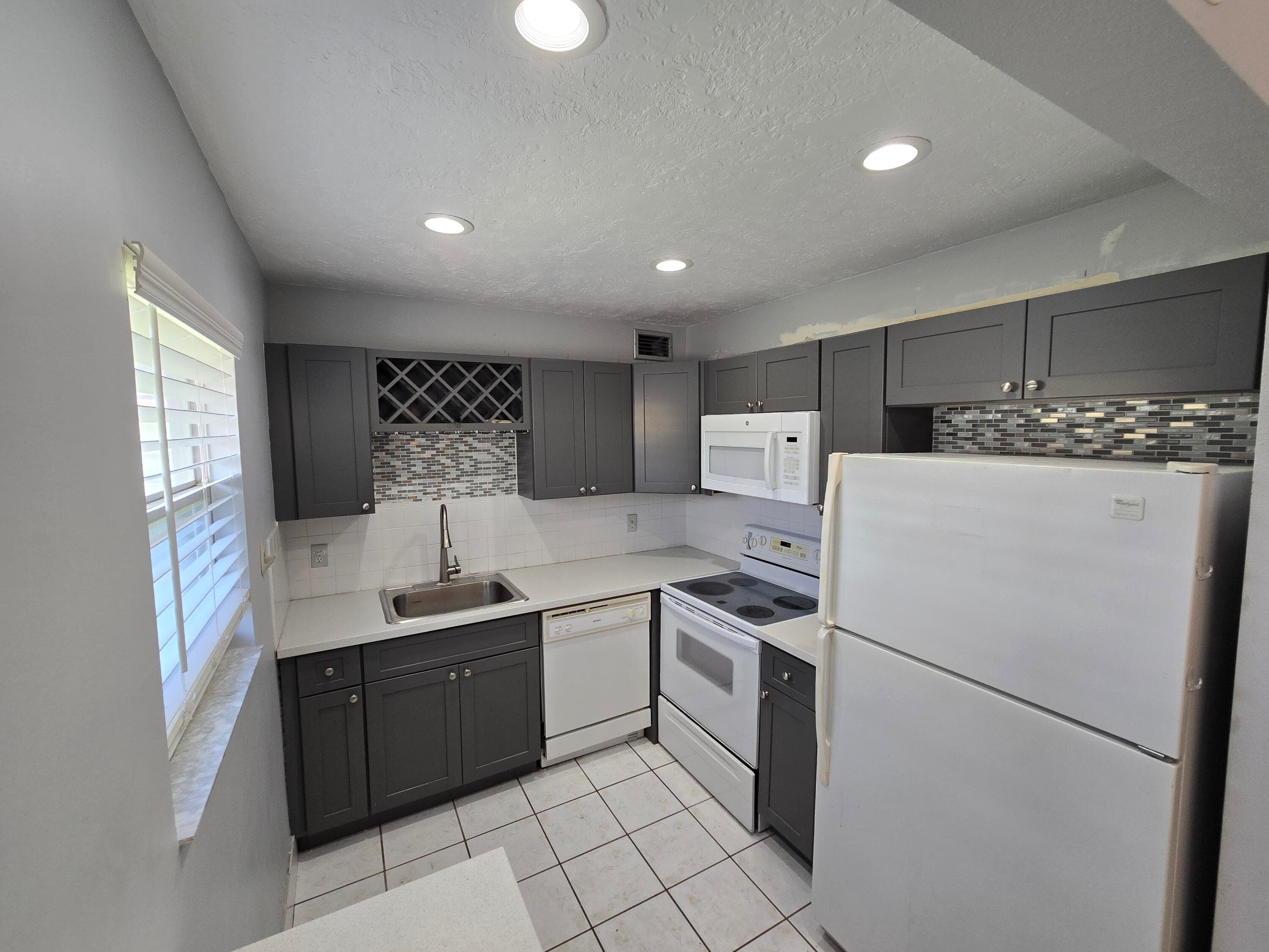 89 Saxony B B, Delray Beach, FL 33446 — photo 9 of 27