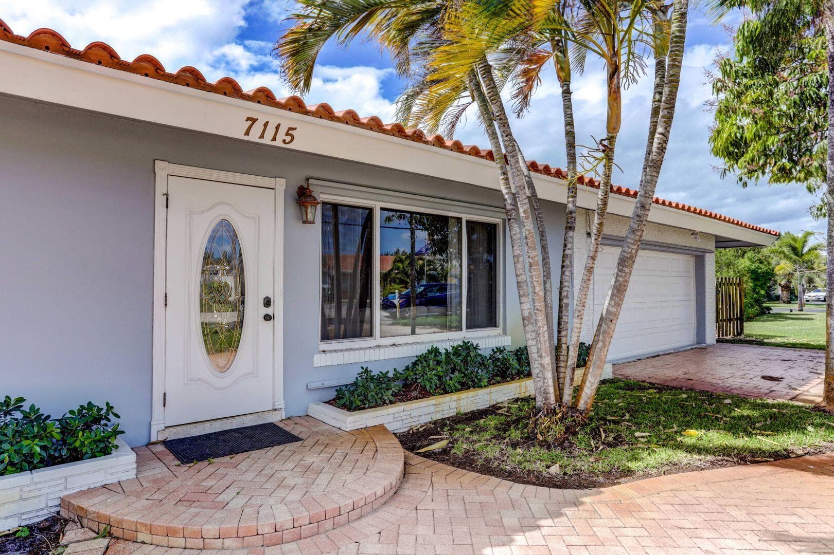 7115 Venetian Way, West Palm Beach, FL 33406 — photo 2 of 32