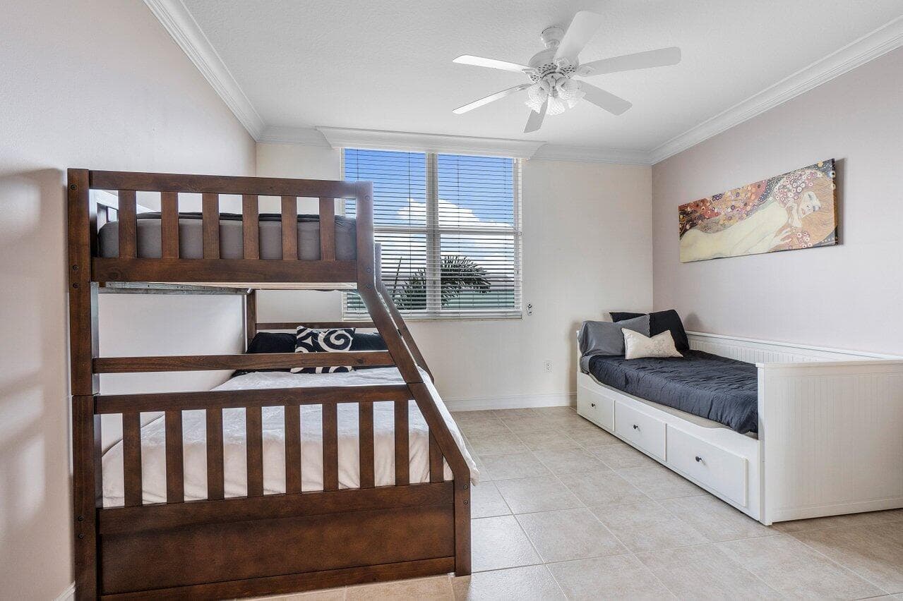 806 E Windward 301 Way 301, Lantana, FL 33462 — photo 19 of 45