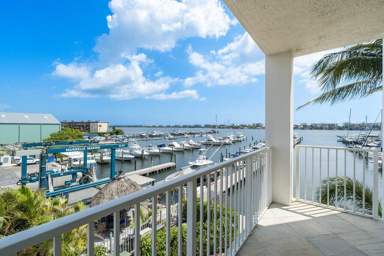 806 E Windward 301 Way 301, Lantana, FL 33462 — photo 29 of 45