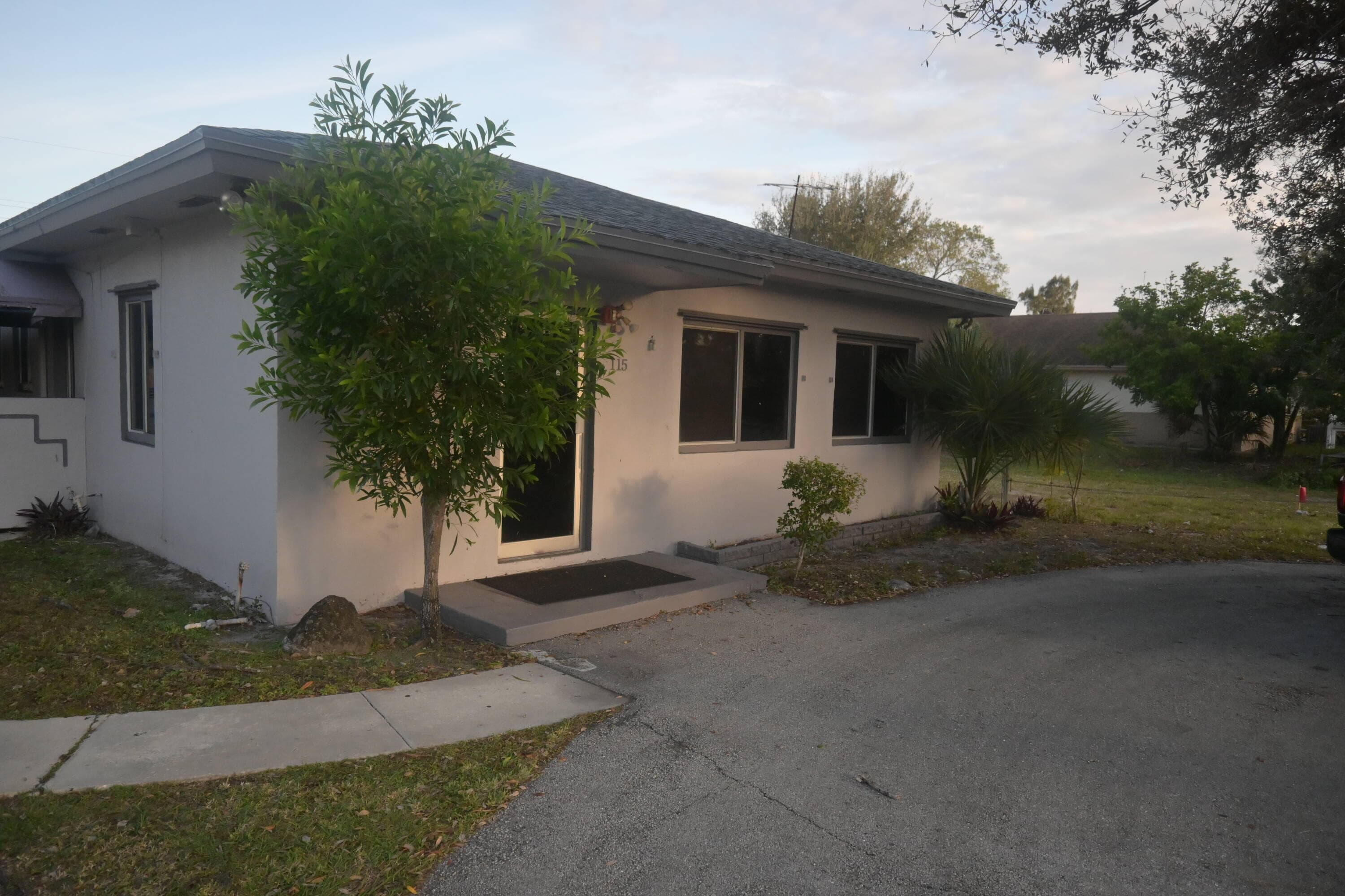 111 SW 10th Avenue, Delray Beach, FL 33444 — photo 1 of 10