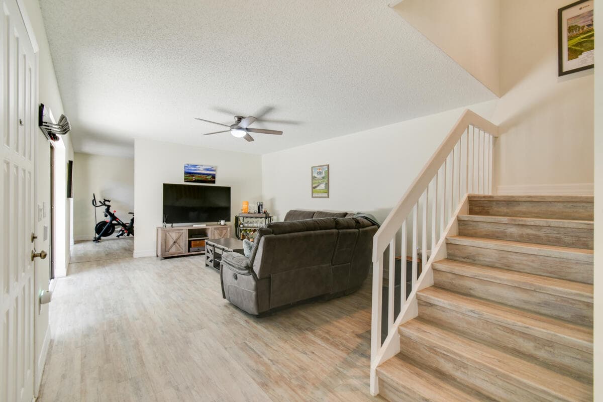 630 6th Terrace, Palm Beach Gardens, FL 33418 — photo 2 of 56