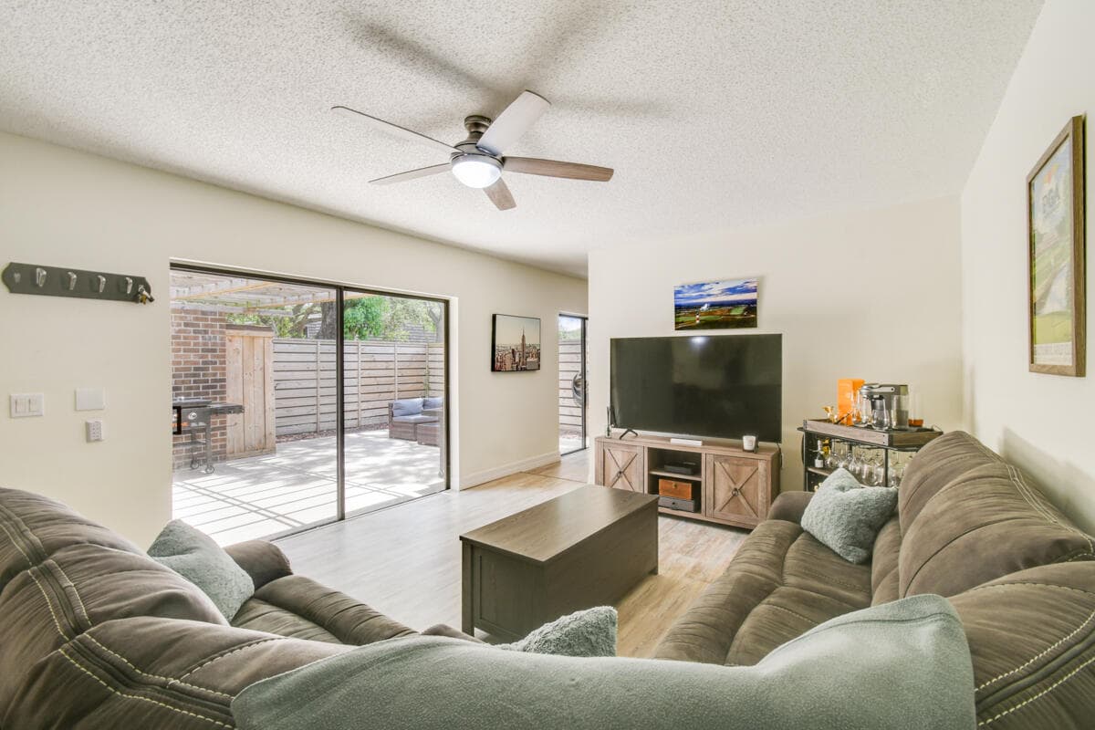 630 6th Terrace, Palm Beach Gardens, FL 33418 — photo 4 of 56