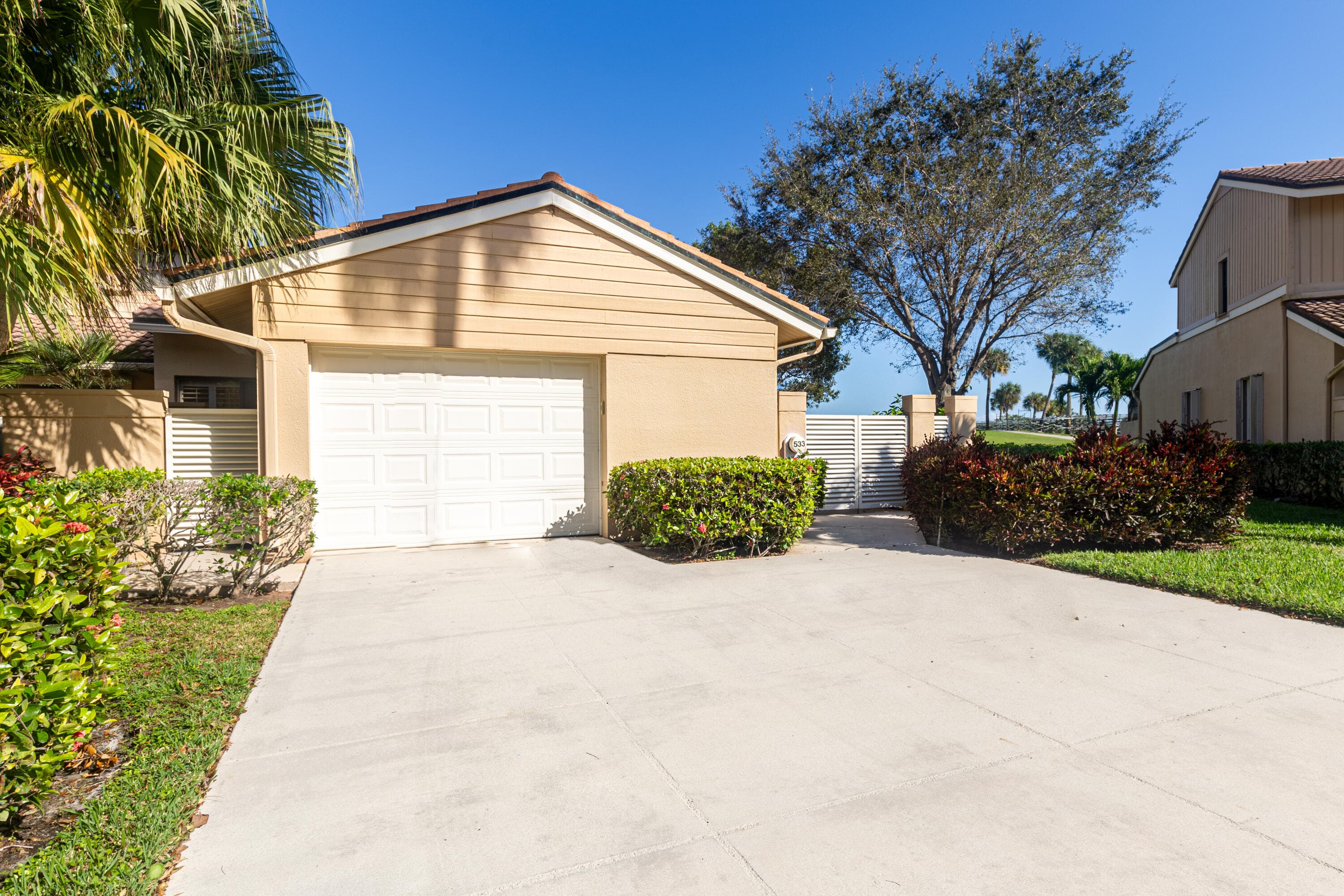533 Prestwick Circle, Palm Beach Gardens, FL 33418 — photo 26 of 41