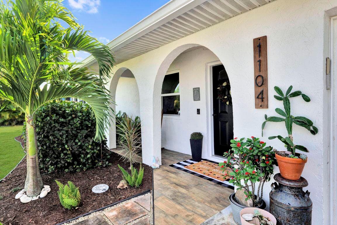 1104 NW 12th Terrace, Stuart, FL 34994 — photo 5 of 32
