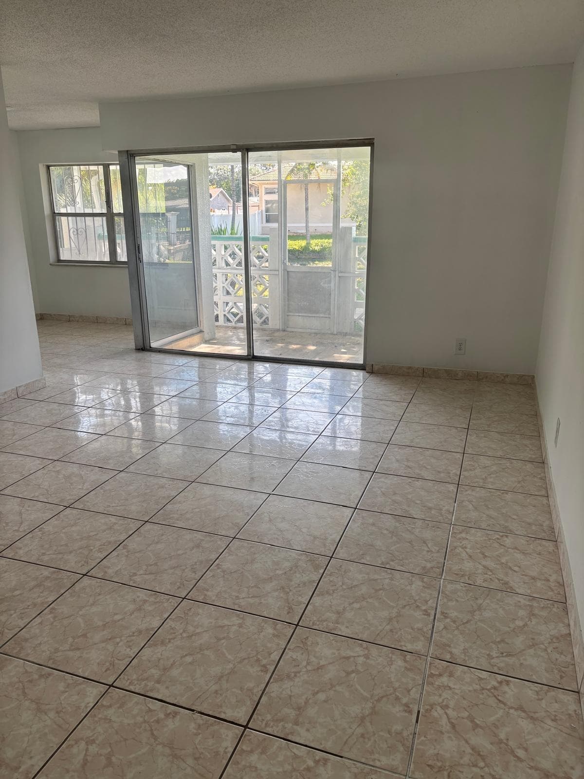 2075 NW 46th Avenue I102, Lauderhill, FL 33313 — photo 2 of 4