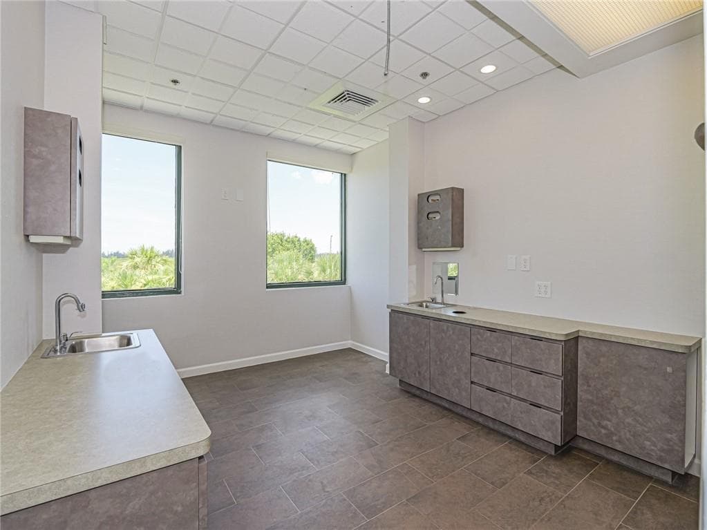 3755 7th Terrace 303 Suite A, Vero Beach, FL 32960 — photo 17 of 36