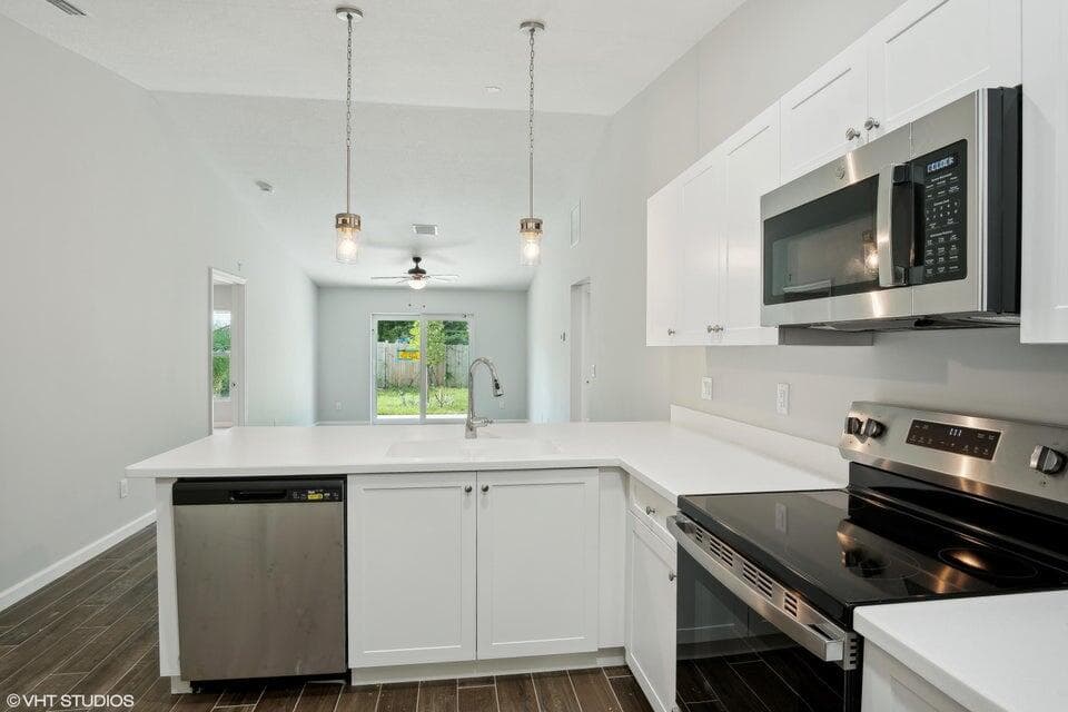 636 35th Street, West Palm Beach, FL 33407 — photo 8 of 16