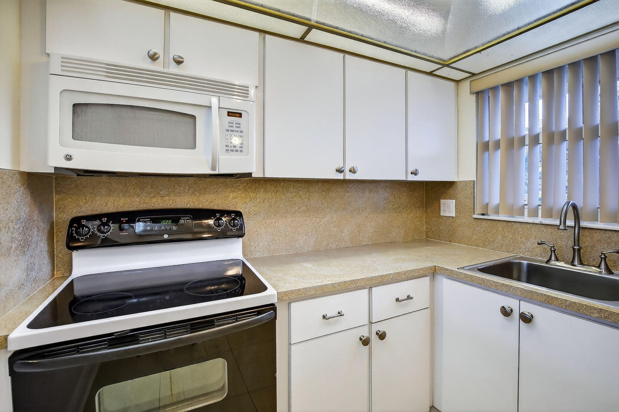 2951 Sunrise Lakes Drive E 107, Sunrise, FL 33322 — photo 5 of 43