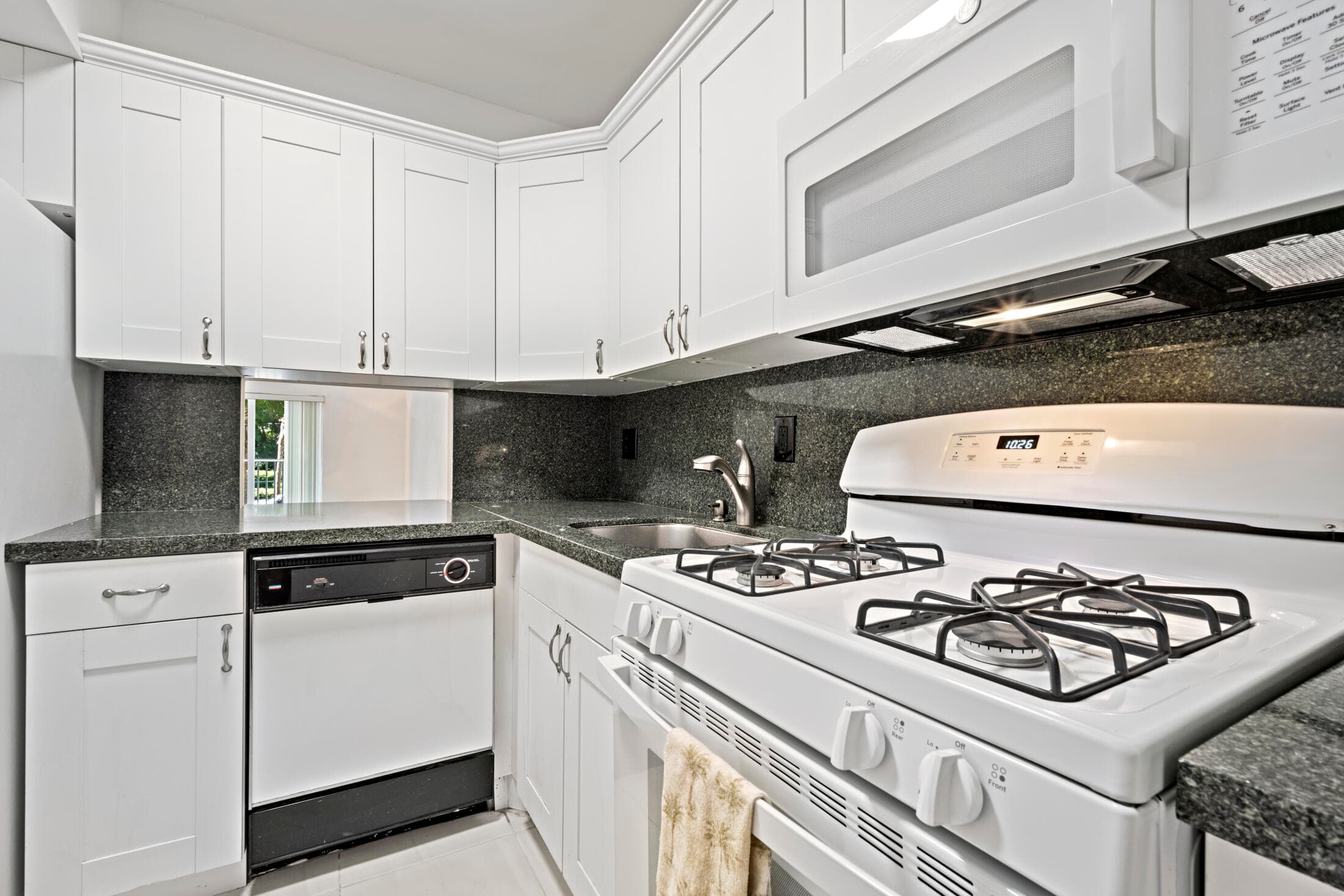 200 E Royal Palm Road 2110, Boca Raton, FL 33432 — photo 11 of 36