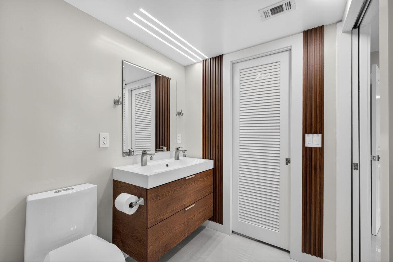 1731 Presidential Way C-203, West Palm Beach, FL 33401 — photo 33 of 58
