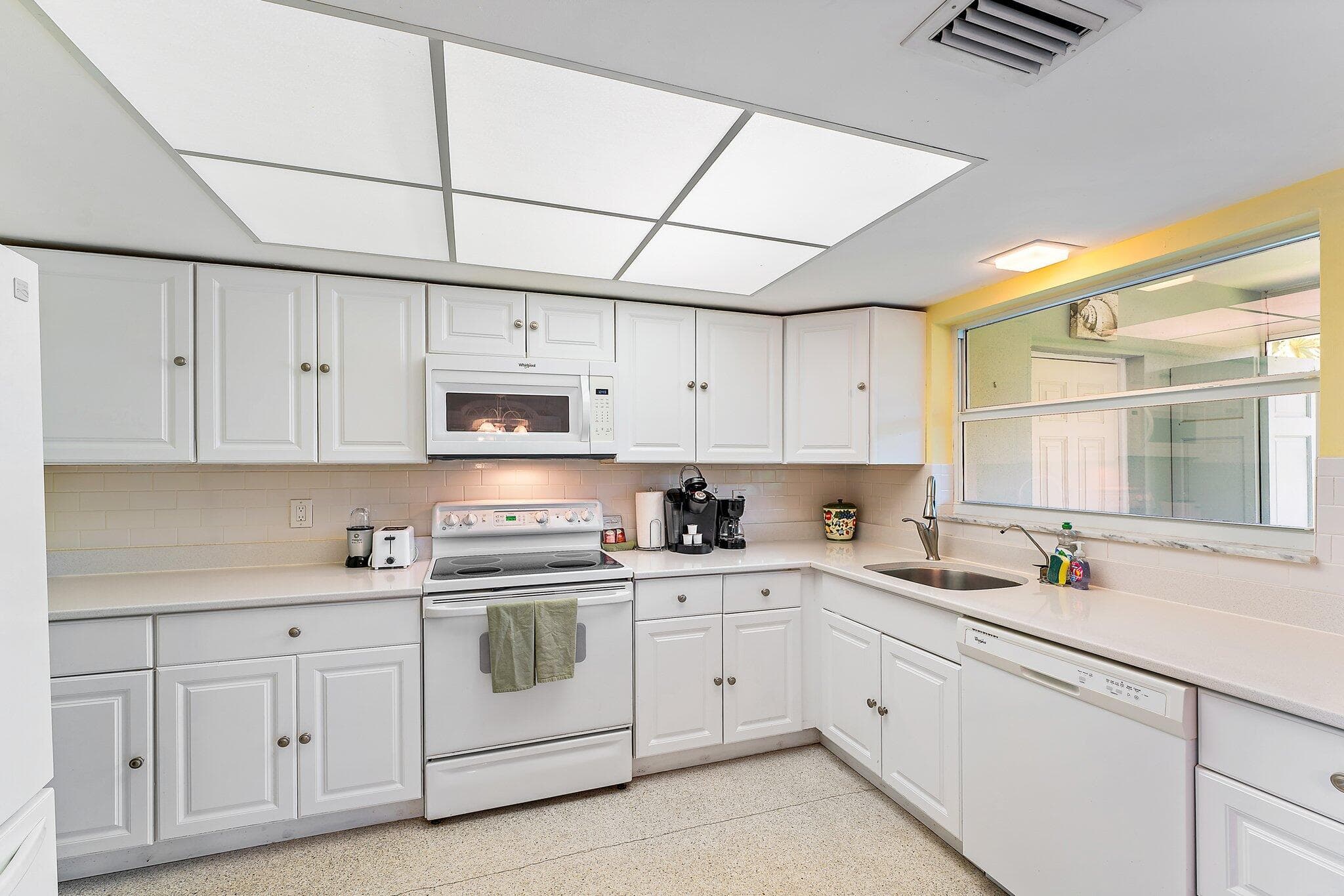 3115 Park Avenue, Singer Island, FL 33404 — photo 6 of 10