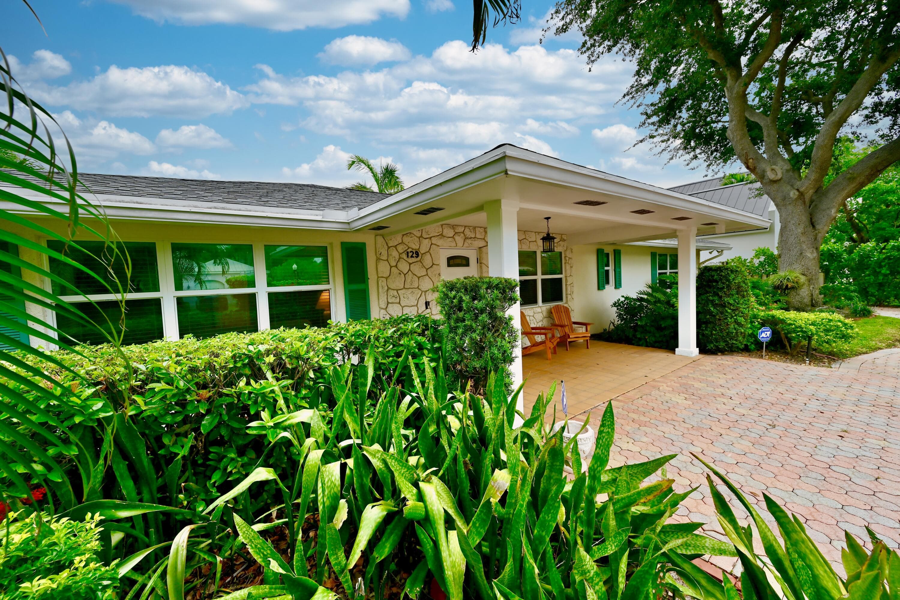 129 Alhambra Place, West Palm Beach, FL 33405 — photo 3 of 41