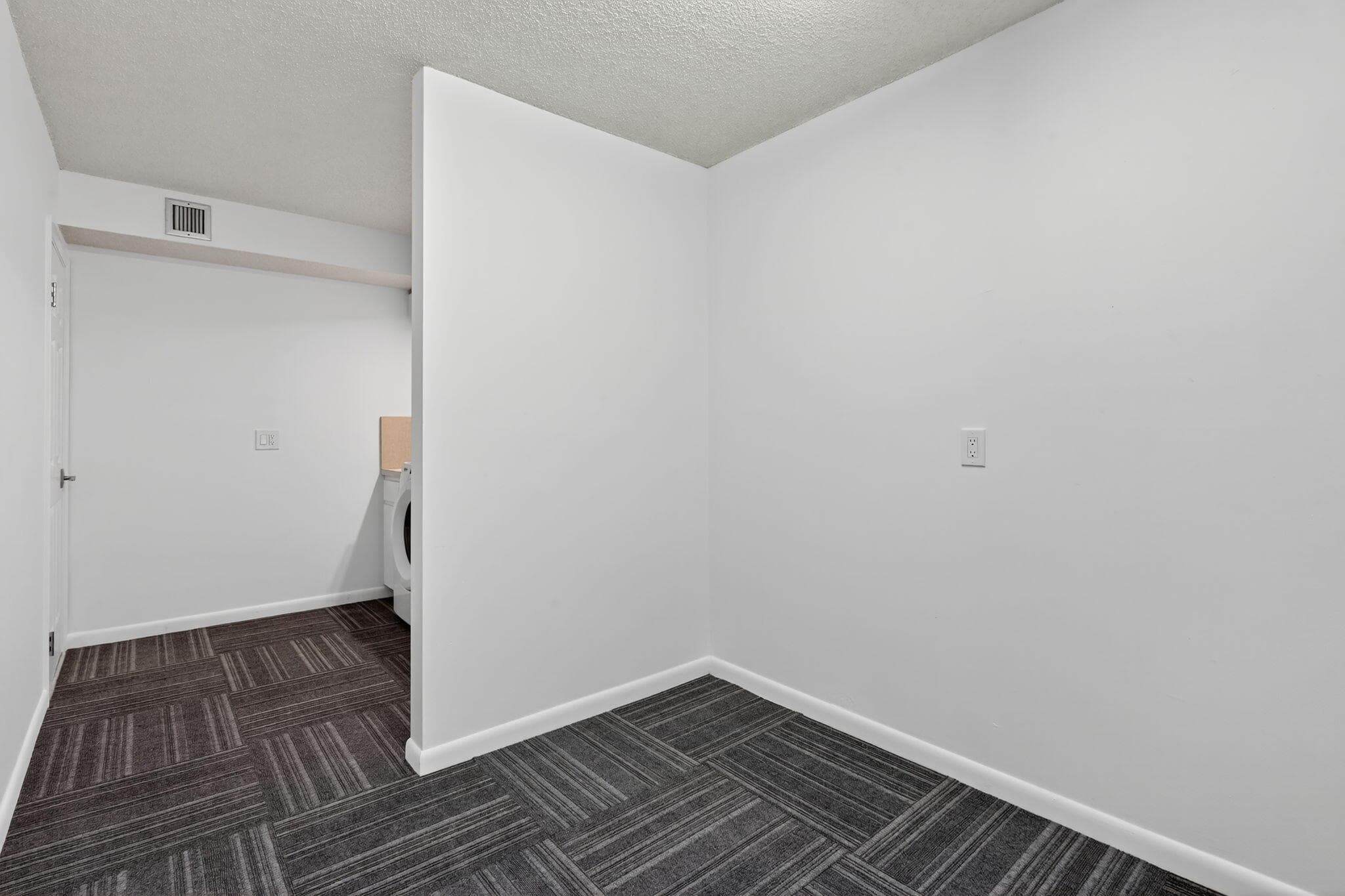3710 Whitehall Drive 404, West Palm Beach, FL 33401 — photo 16 of 31