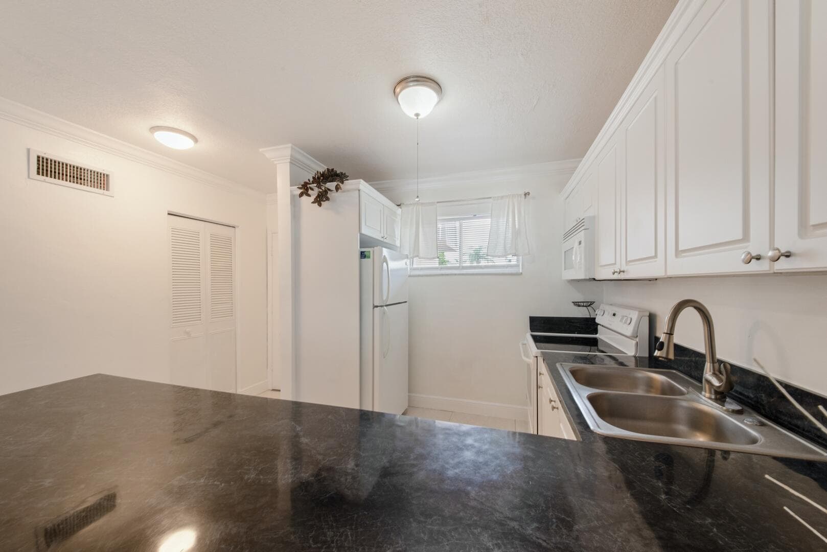 2581 N Garden Drive 206, Lake Worth, FL 33461 — photo 8 of 42