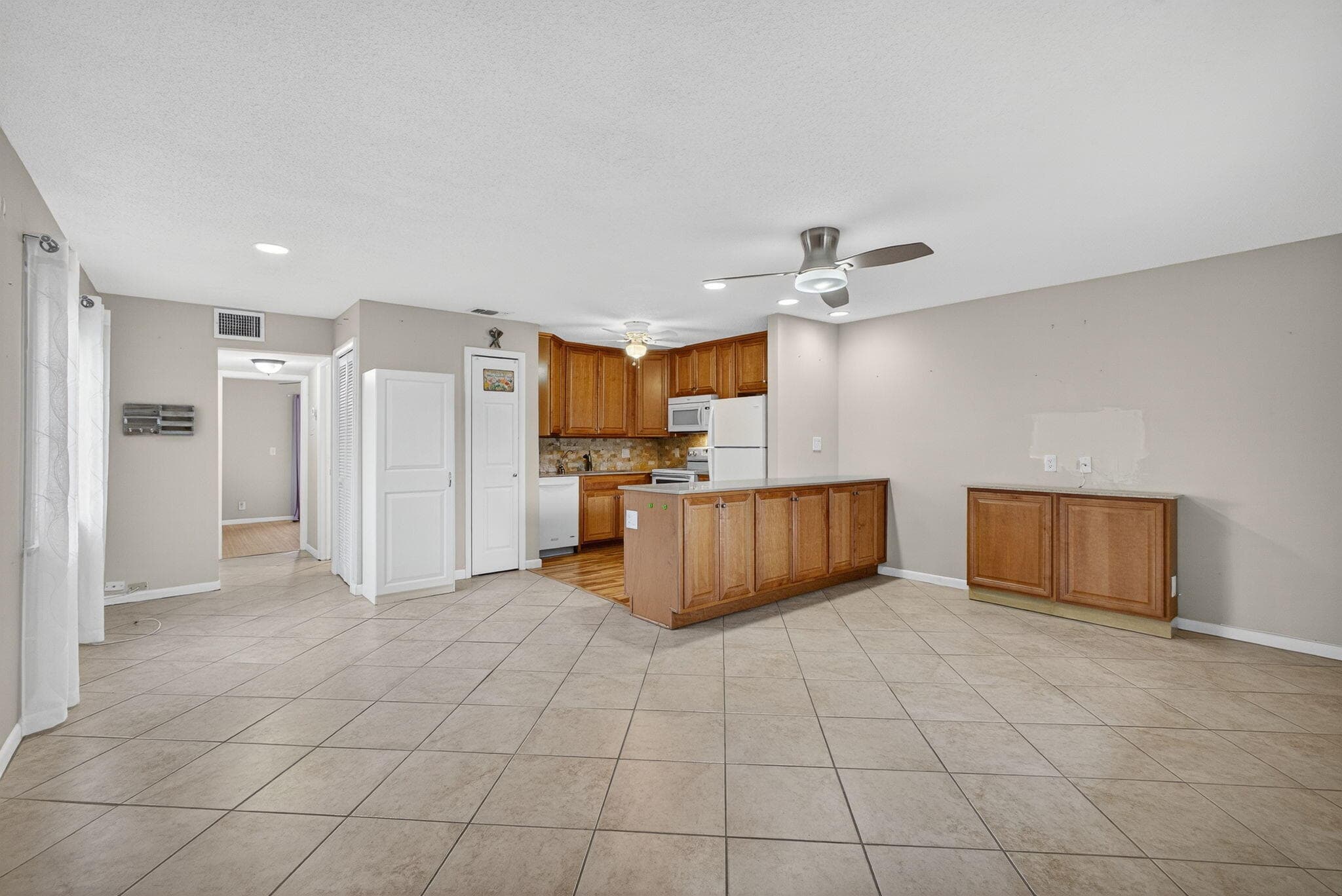 221 Coventry J, West Palm Beach, FL 33417 — photo 6 of 52